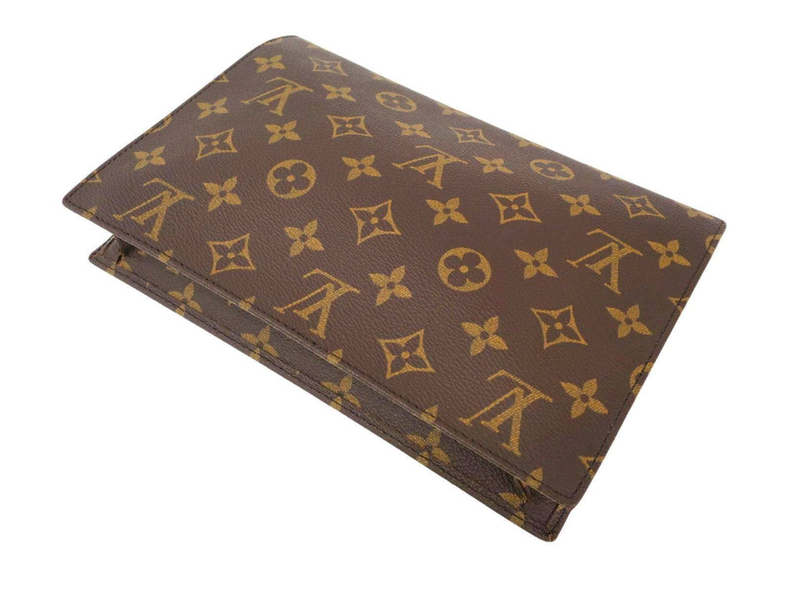 CURATOR'S NOTES

Monogram canvas
Snap closure
Made in France
Date code 
Measures 9" W x 6.5" H x 1" D