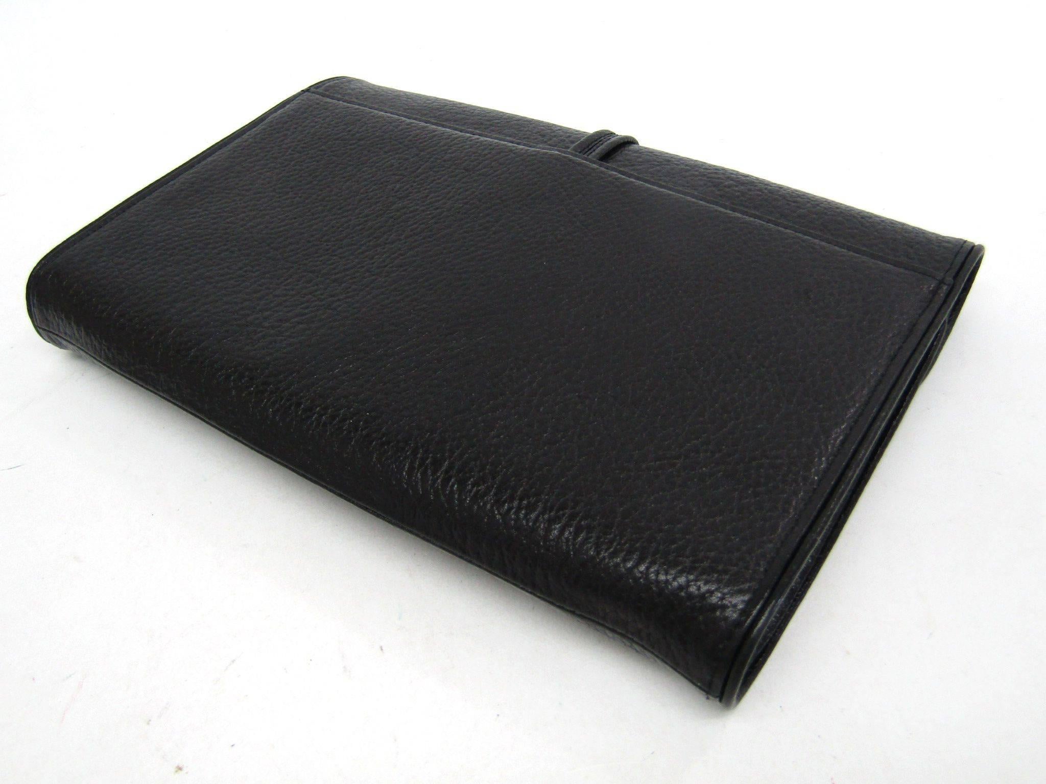 CURATOR'S NOTES

YSL Yves Saint Laurent Vintage Black Leather Envelope Evening Clutch Bag  

Leather
Buffalo horn 
Magnetic closure
Twill lining
Measures 10.5" W x 7.5" H x 1.5" D 

Shop Newfound Luxury for authentic pre-owned YSL