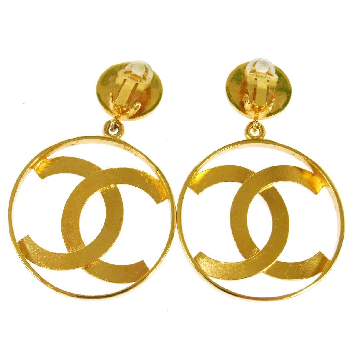 Chanel Rare Gold Oversize Doorknocker Charm Long Drape Drop Evening Earrings  In Good Condition In Chicago, IL