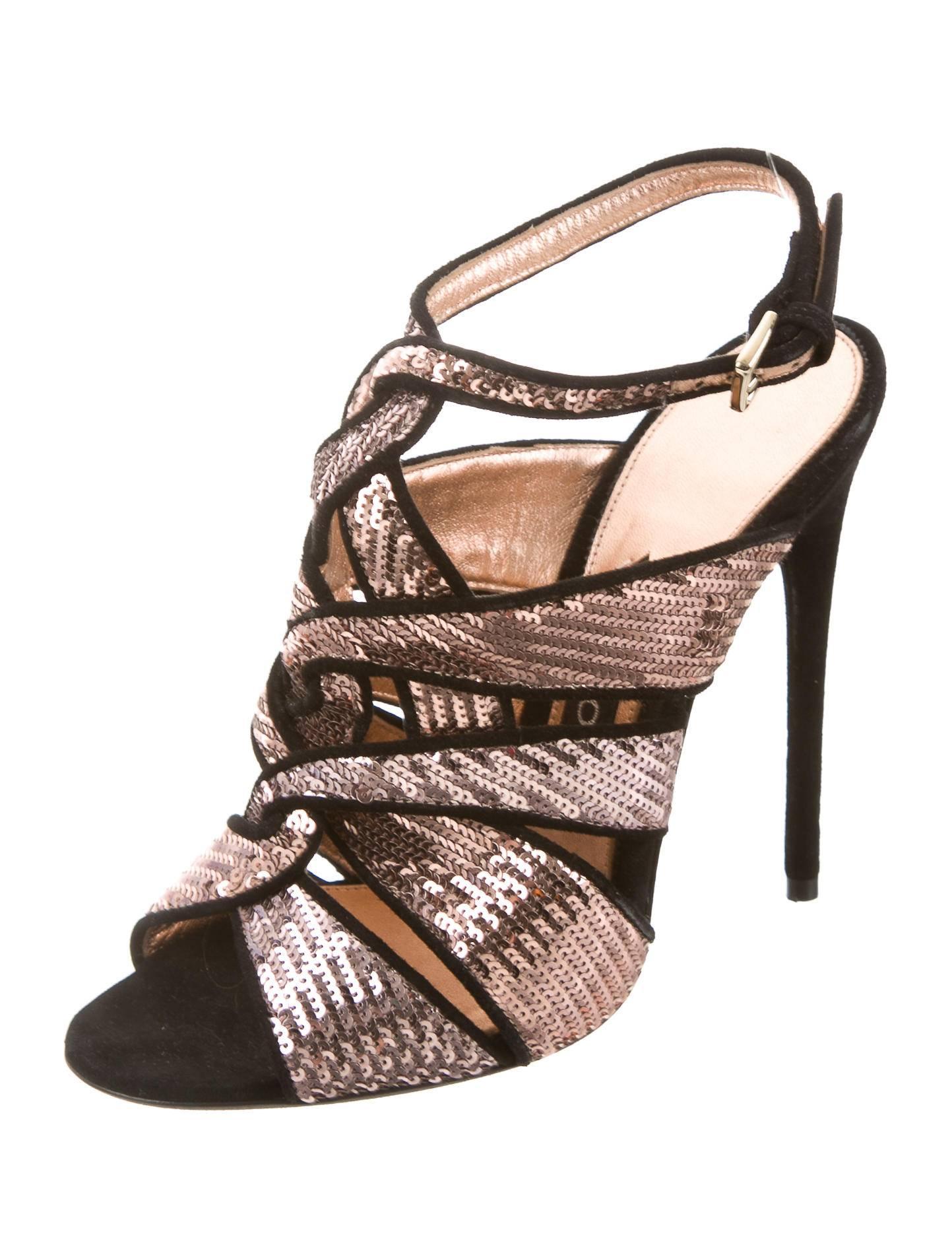 CURATOR'S NOTES

Tom Ford NEW & SOLD OUT Sequin Suede Cut Out Sandals Evening Heels 

Size IT 38
Sequin 
Suede
Adjustable ankle buckle closure 
Made in Italy
Heel height 5"
Includes original Tom Ford dust bag

Shop Newfound Luxury for