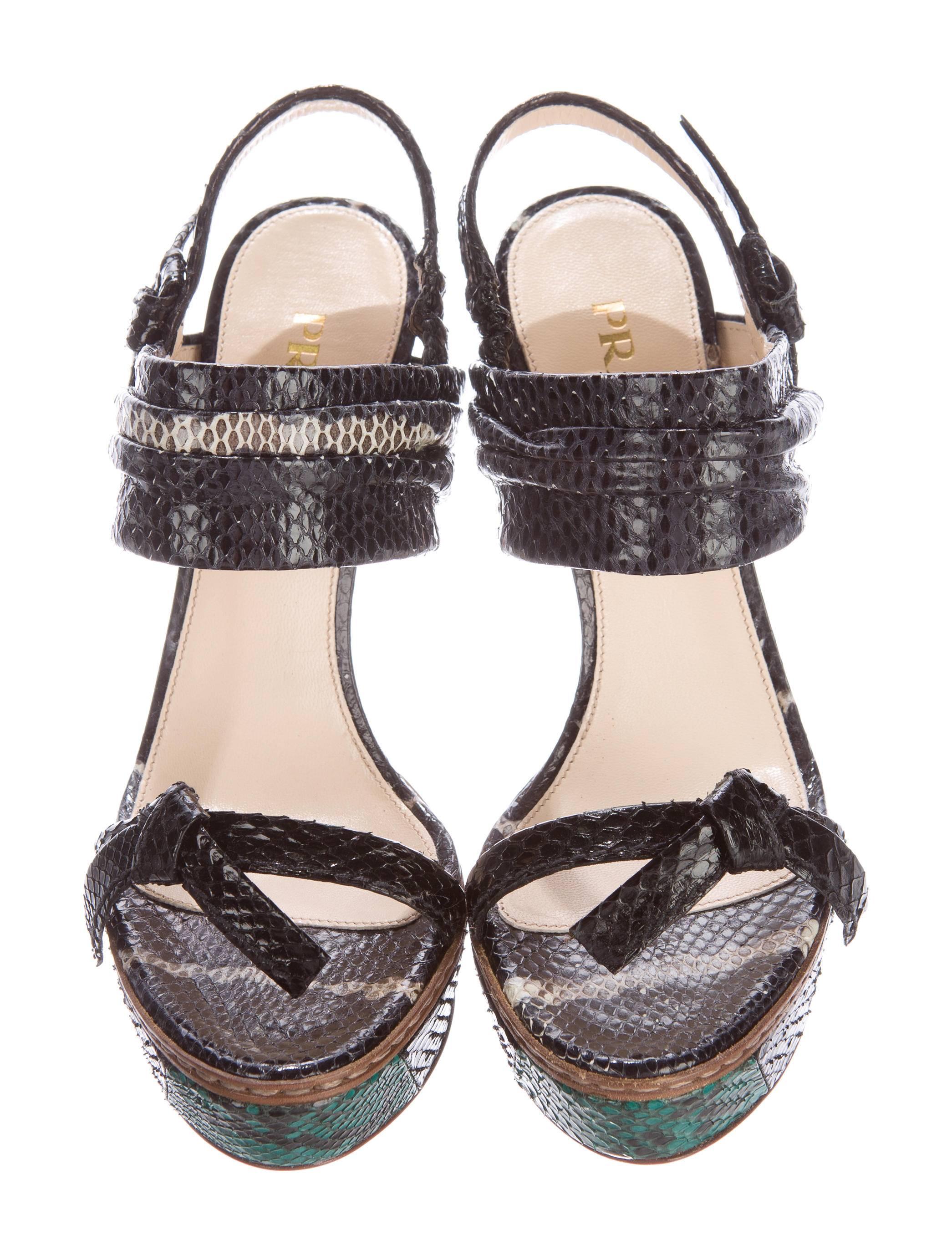 CURATOR'S NOTES

Prada NEW & SOLD OUT Black Snake Leather Twist Knot Block Sandals Heels in Box 

Size IT 36
Snakeskin leather
Slingback closure
Made in Italy
Heel height 5.25"
Includes original Prada dust bag and box 