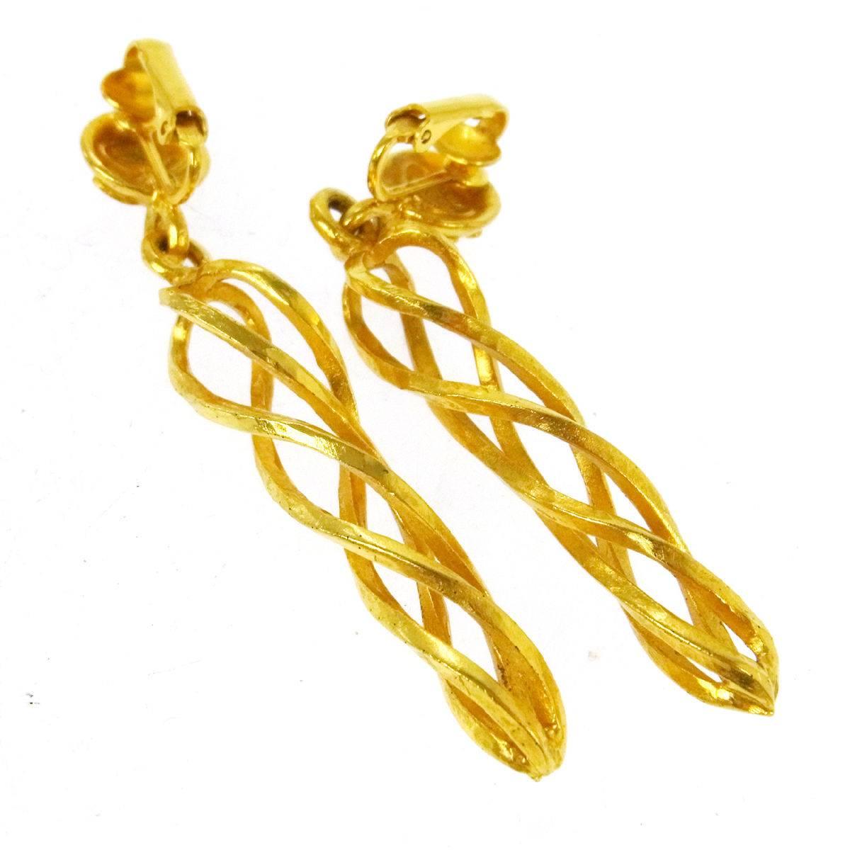 Chanel Vintage Gold Twist Long Charm Dangle Drop Evening Earrings In Good Condition In Chicago, IL