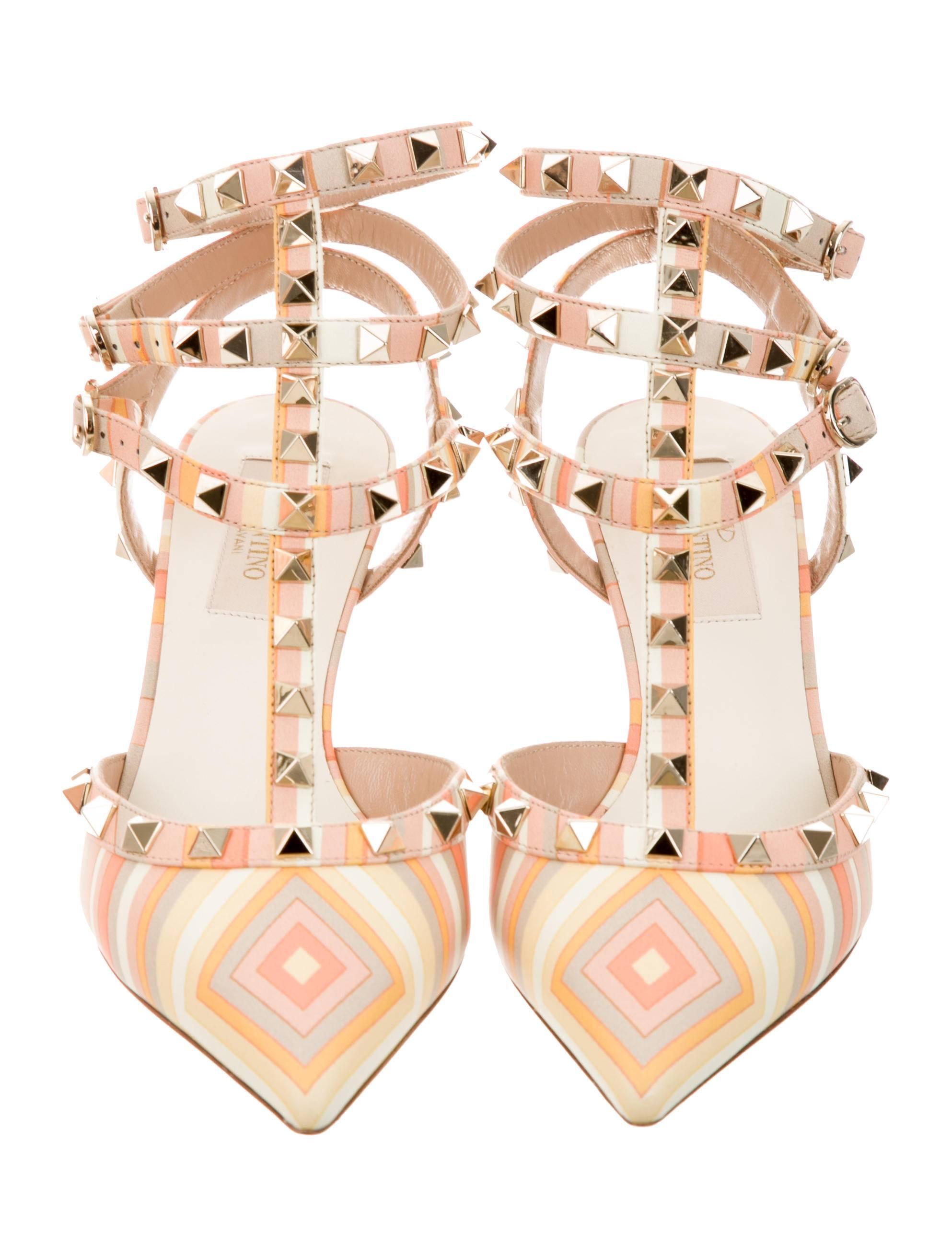 
CURATOR'S NOTES
Valentino NEW & SOLD OUT Pastel Multi Leather Stud Sandals Heels in Box 

Size IT 36
Leather
Gold tone hardware
Adjustable ankle strap closure
Made in Italy
Heel height 2.5