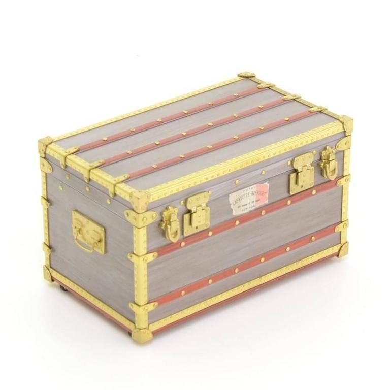 Louis Vuitton Gold Gray Malle Mini Desk Table Decorative Trunk in Box

Metal
Gold tone
Measures 4.5