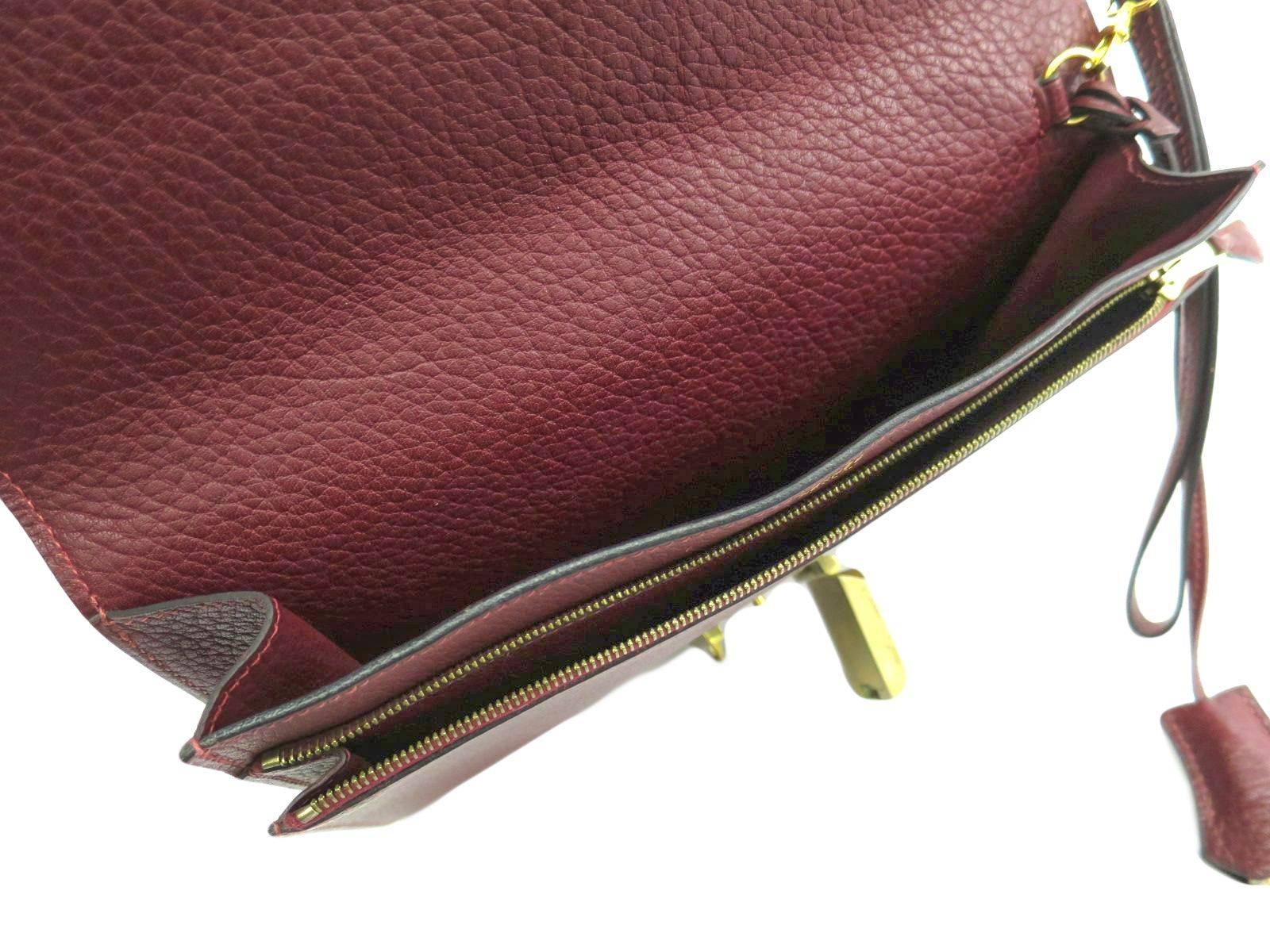 Hermes Vintage Red Leather Gold Envelope Evening Wristlet Clutch Flap Bag In Good Condition In Chicago, IL