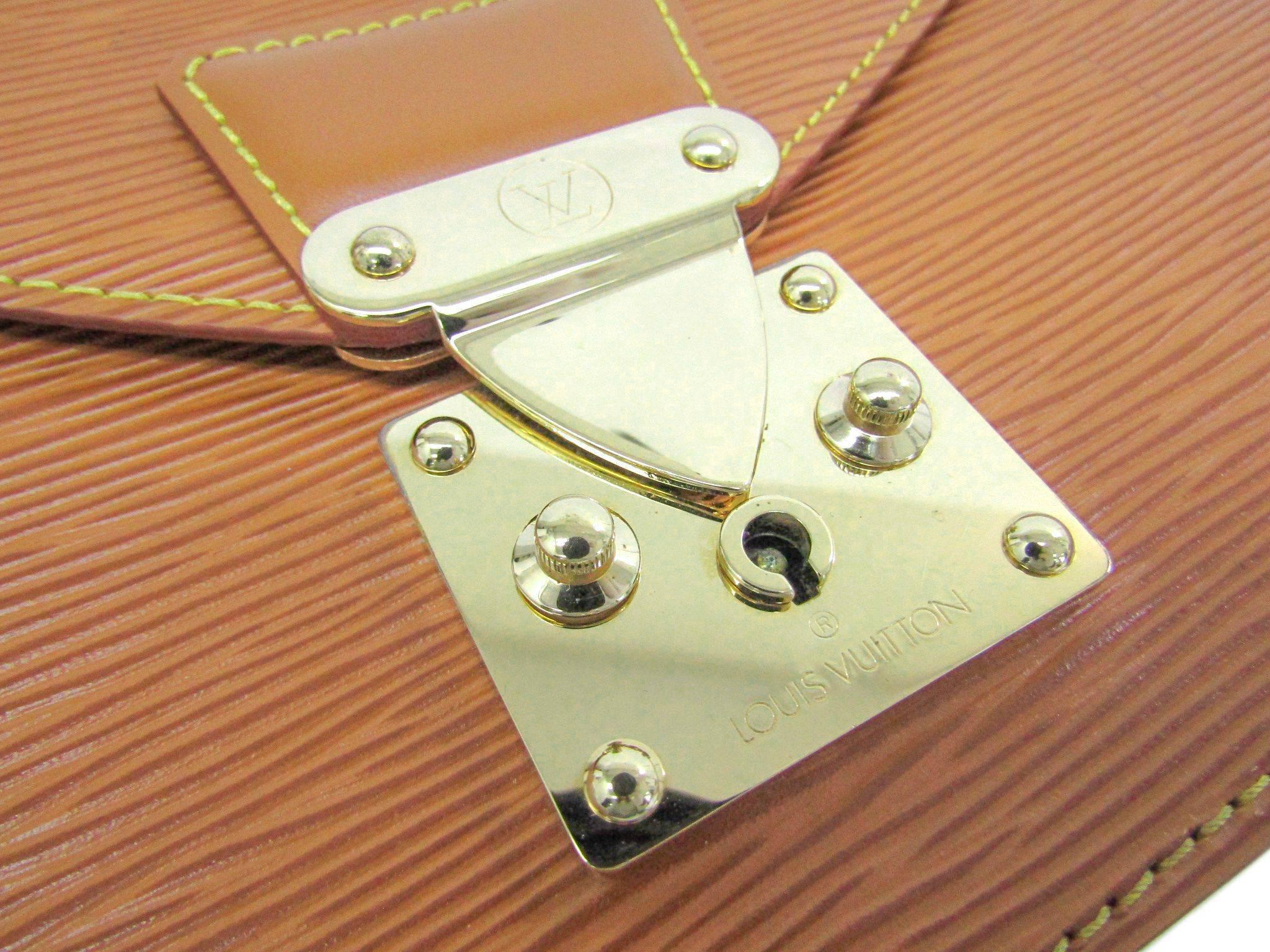 Louis Vuitton Cognac Epi Gold Envelope Wristlet Evening Flap Clutch Bag 
Leather
Gold tone hardware
Push lock closure
Made in France
Slide lock closure
Date code VI0011
Strap drop 16.5