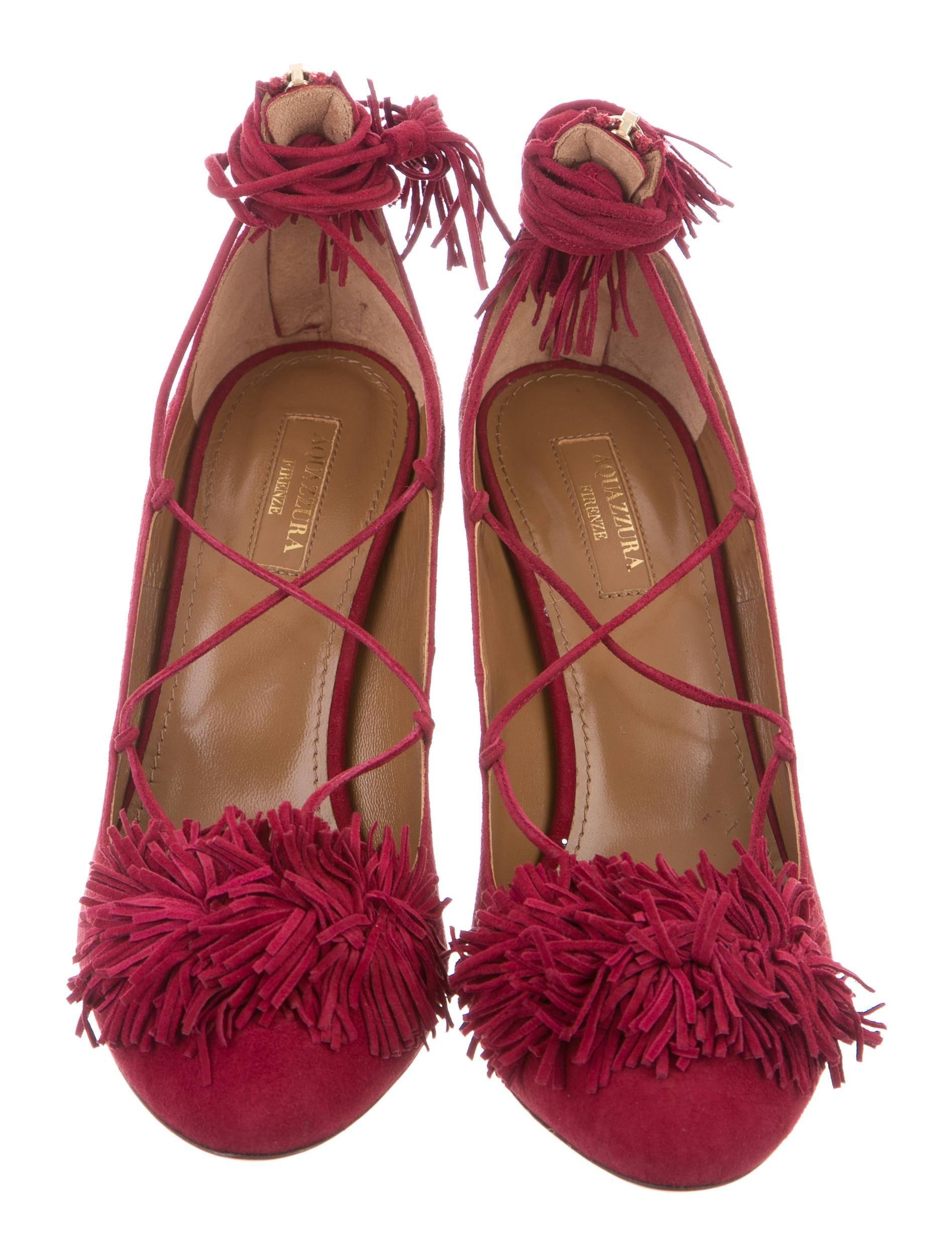 CURATOR'S NOTES

Aquazzura New Red Cashmere Suede Tassel Tie Up Sandals Pumps in Box 

Size IT 39
Suede
Zip and tie closure
Made in Italy
Heel height 3.5"
Includes original Aquazzura dust bag and box 
