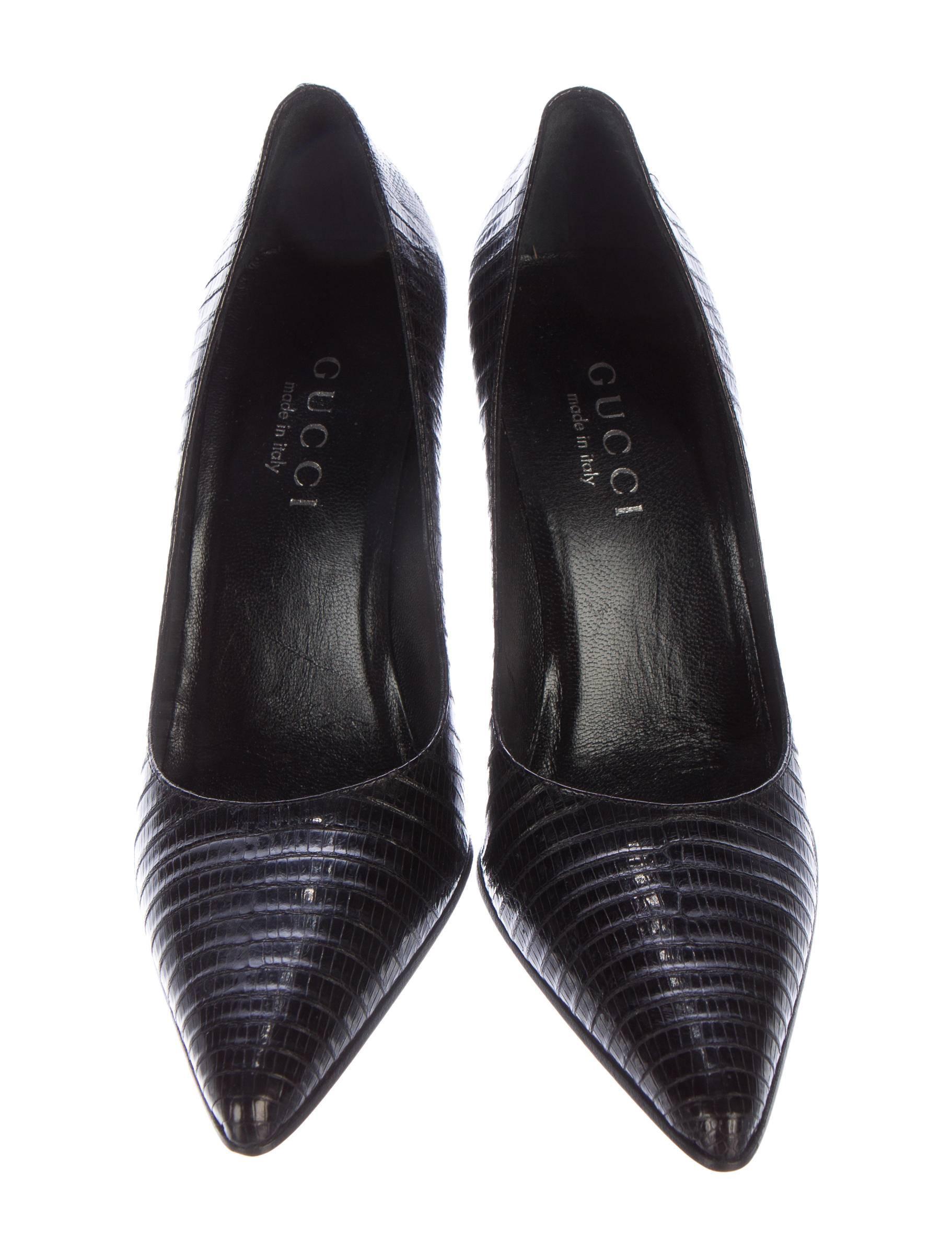 CURATOR'S NOTES

Gucci New Black Lizard Skin Leather Heels Pumps in Box 

Size IT 36
Lizard 
Slip on
Made in Italy
Heel height 4