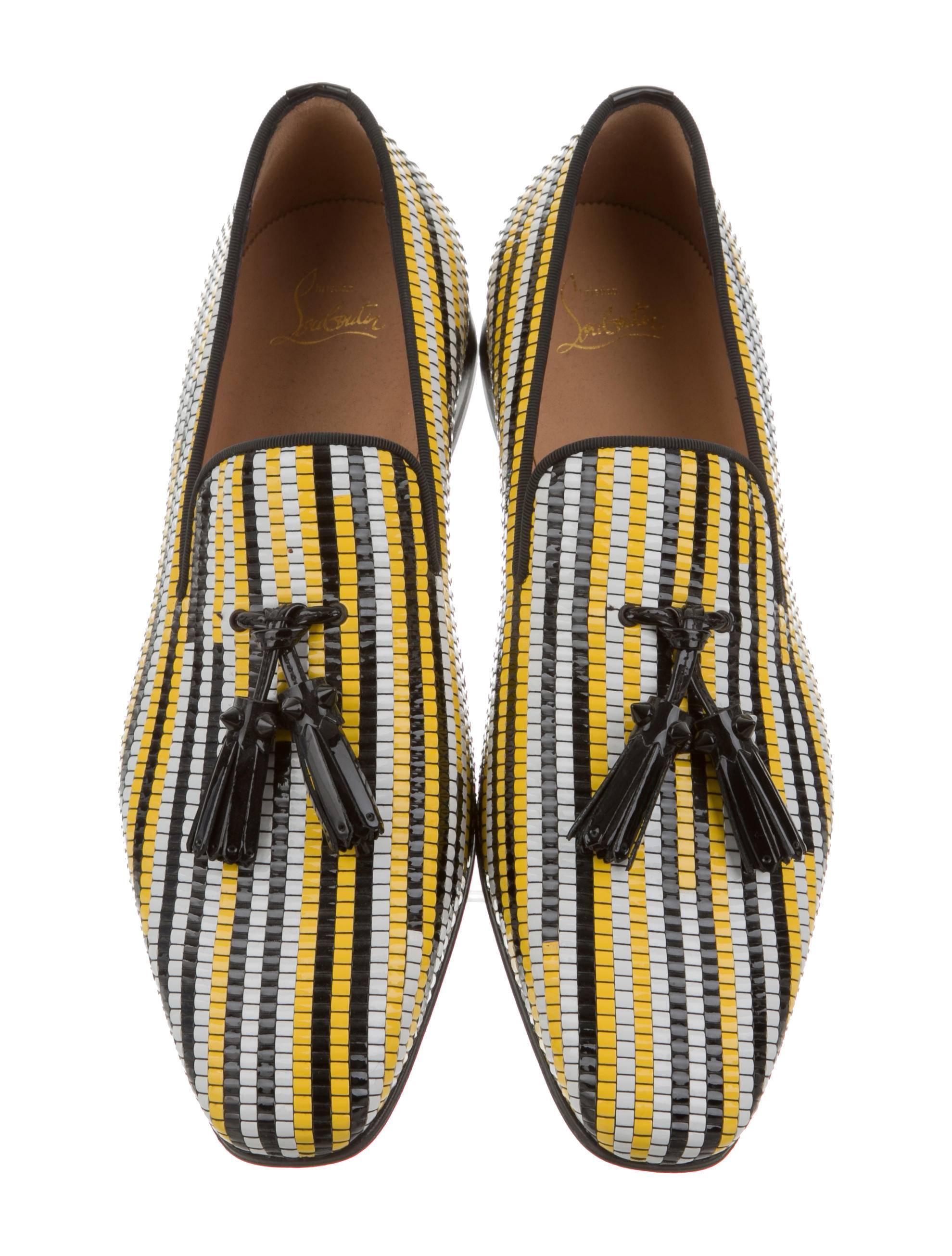 CURATOR'S NOTES

Christian Louboutin New Men's Striped Leather Loafers Flats Slippers   

Size EU 42.5 (US 9.5)
Patent leather
Grosgrain trim 
Leather sole
Made in Italy
Heel height 1"