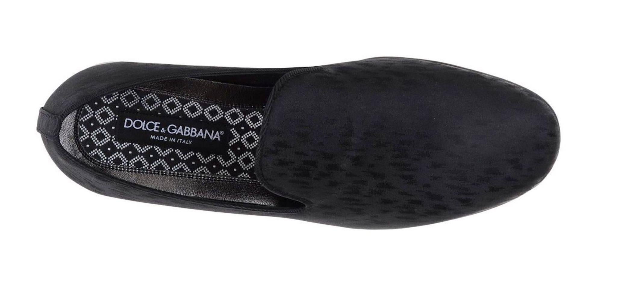 CURATOR'S NOTES

Dolce & Gabbana New Men's Black Patterned Smoking Slippers Loafers Shoes in Box  

Size UK 11 (US 12)
Satin
Leather lining
Made in Italy
Heel height 1"
Includes original Dolce & Gabbana box