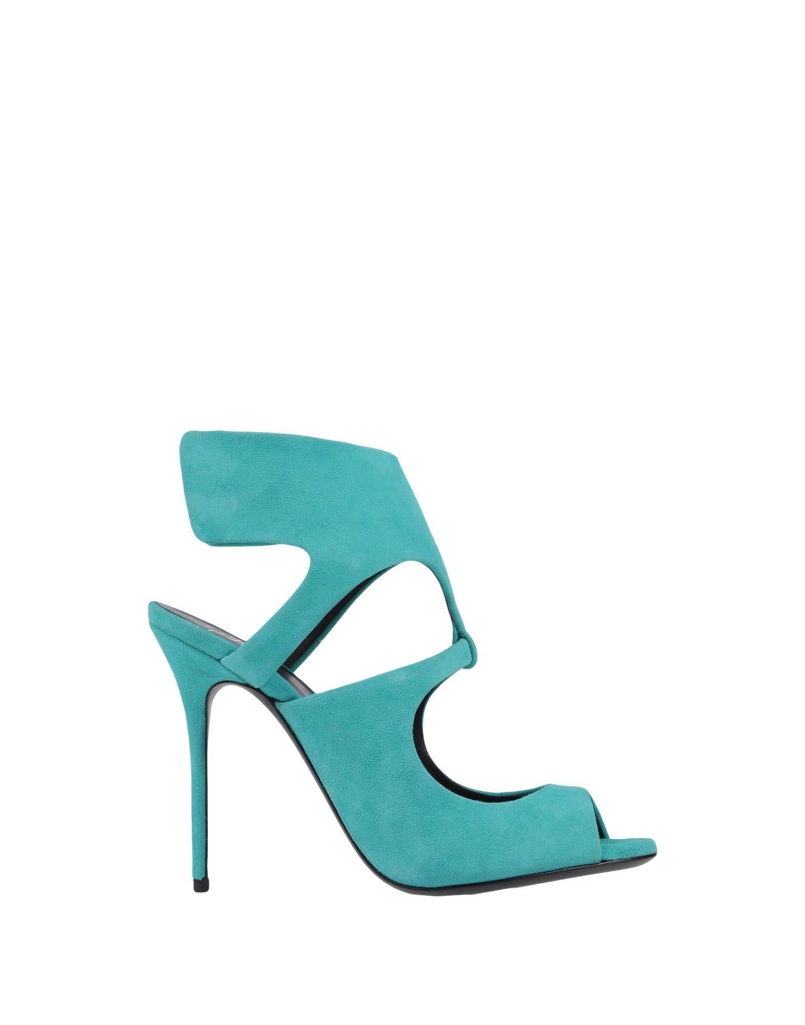CURATOR'S NOTES

Giuseppe Zanotti New Teal Green Suede Cut Out Evening Sandals Heels in Box  

Size IT 36
Suede
Velcro closure
Made in Italy
Heel height 4.25