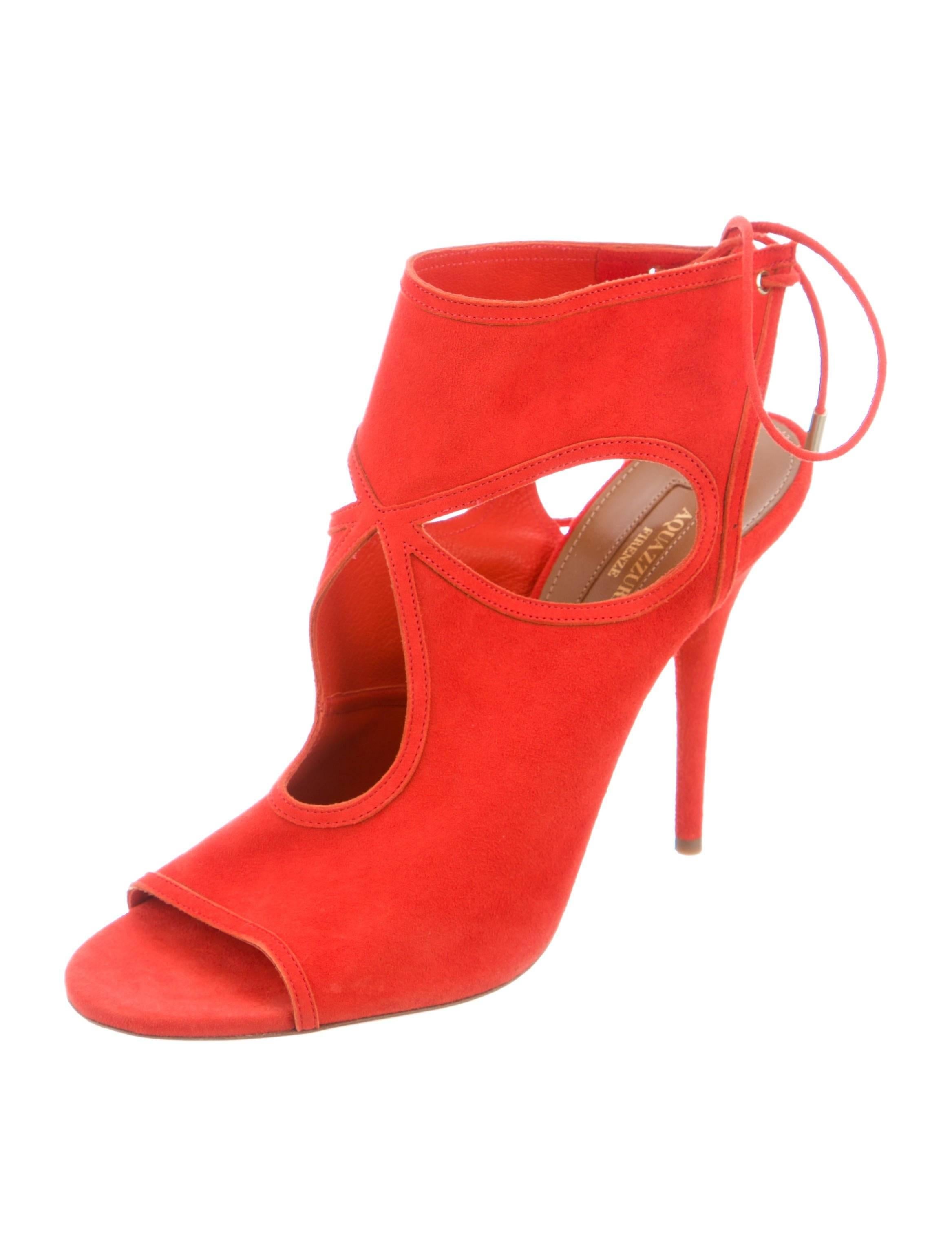 CURATOR'S NOTES

Aquazzura New Burnt Orange Red Cashmere Suede Cut Out Sandals Heels in Box  

Size IT 36
Cashmere suede
Ankle tie closure
Made in Italy
Heel height 4"
Includes original Aquazzura dust bag and box