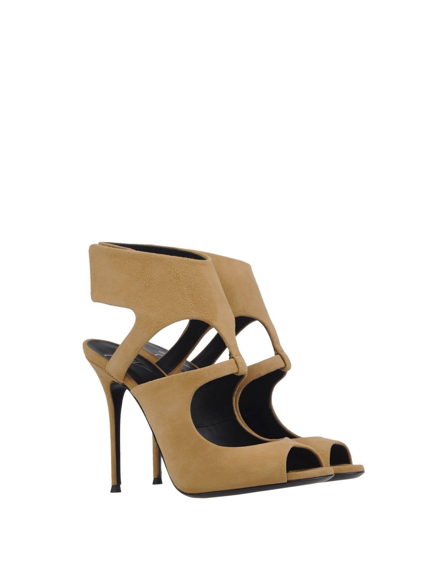 CURATOR'S NOTES 

Giuseppe Zanotti New Tan Suede Cut Out Evening Sandals Heels in Box  

Size IT 36 

Suede 

Velcro closure 

Made in Italy 

Heel height 4.25