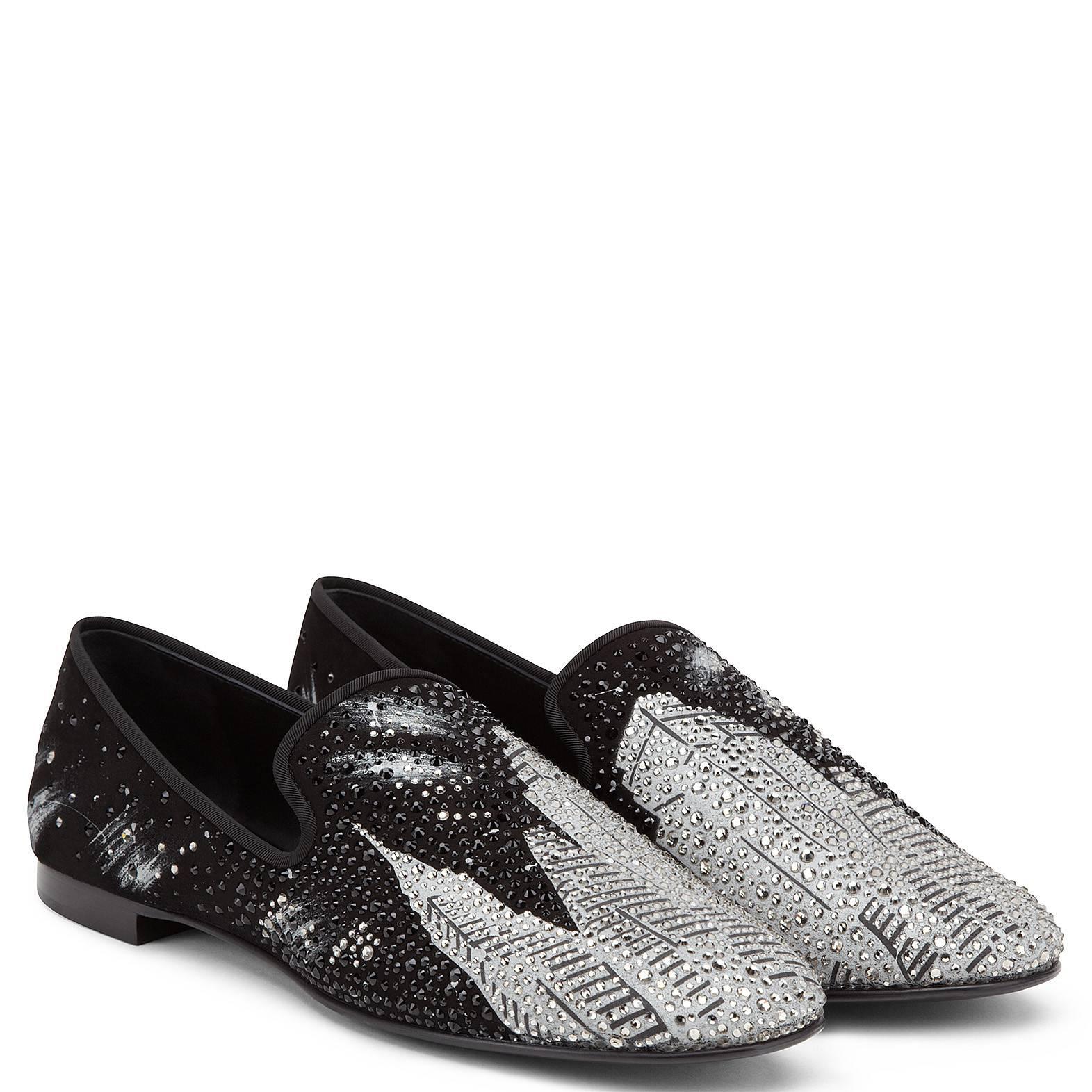 CURATOR'S NOTES

Giuseppe Zanotti New Men's Black Silver Crystal Loafers Smoking Slippers Box 

Size IT 41.5 (US 9.5)
Suede
Crystal
Made in Italy
Heel height ~0.75"
Includes original Giuseppe Zanotti box


