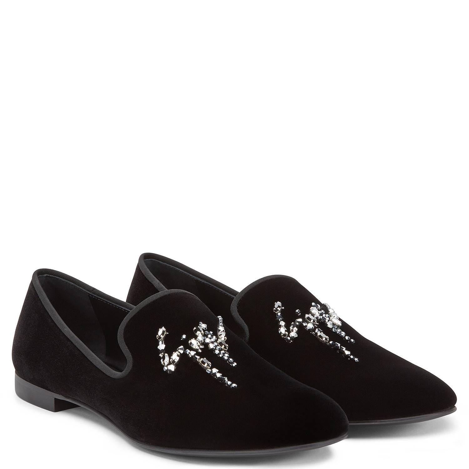CURATOR'S NOTES

Giuseppe Zanotti New Men's Black Suede Crystal Loafers Smoking Slippers in Box  

Size IT 41.5 (US 8.5)
Suede
Crystal
Slip on
Made in Italy
Heel height ~0.75"
Includes original Giuseppe Zanotti box