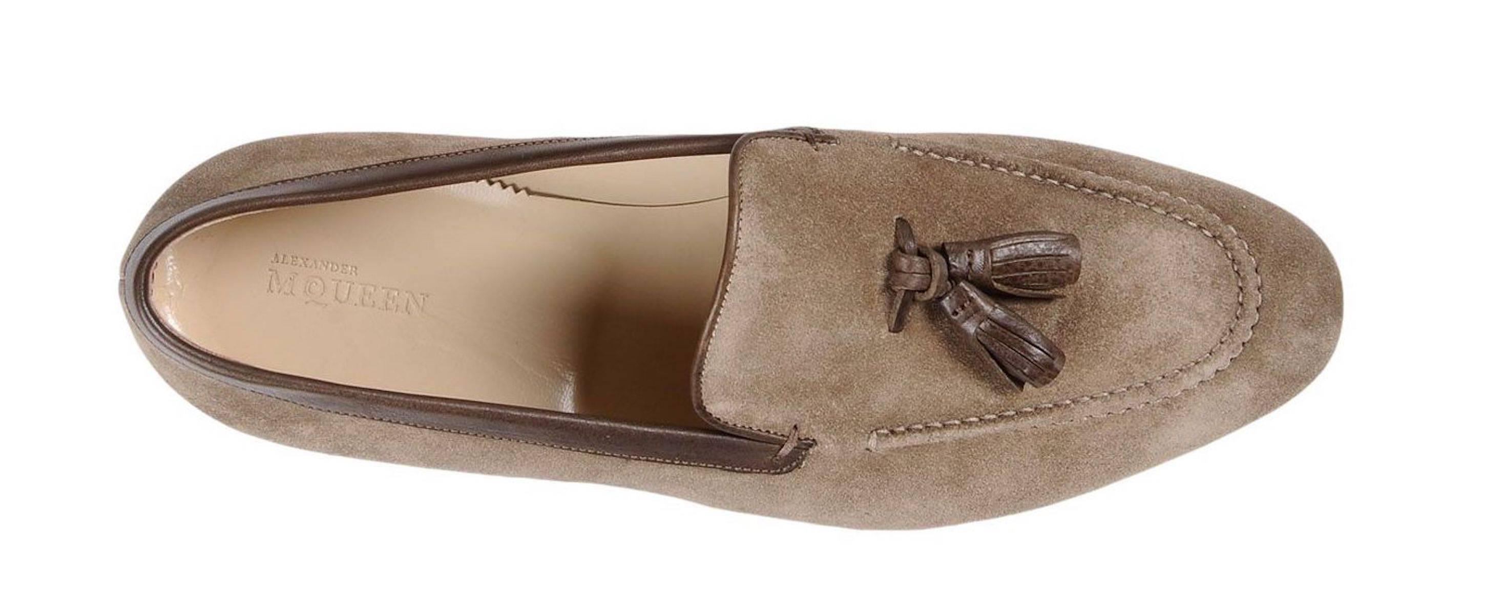 CURATOR'S NOTES

Alexander McQueen New Men's Tan Brown Suede Loafers Smoking Slippers in Box  

Size IT 44 (US 11)
Suede
Leather
Slip on 
Made in Italy
Heel height 0.75