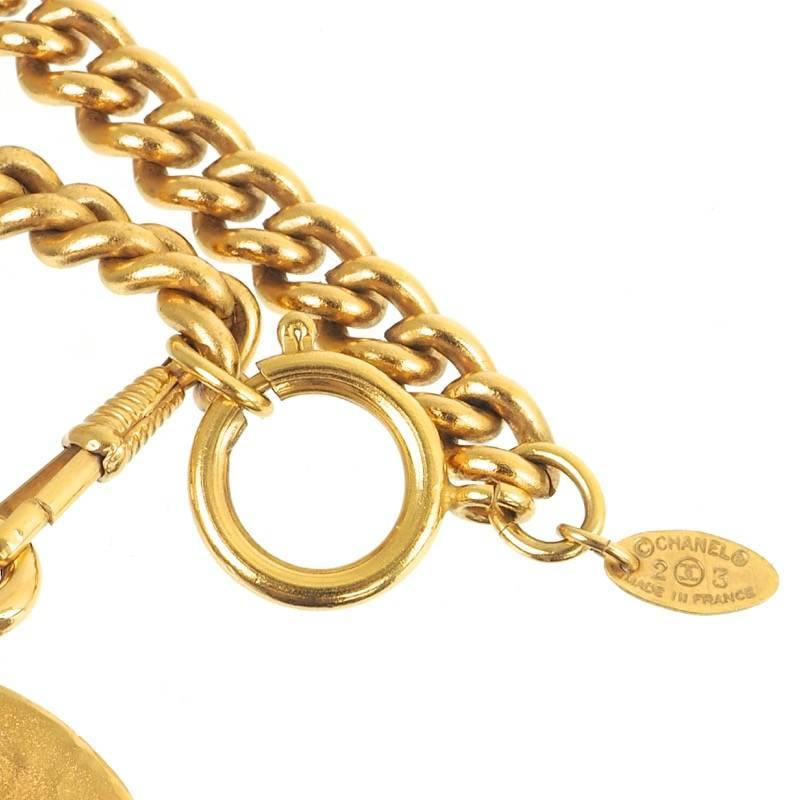 Chanel Vintage Rare Gold Large Coin Medallion Lion Charm Chain Link Necklace In Good Condition In Chicago, IL