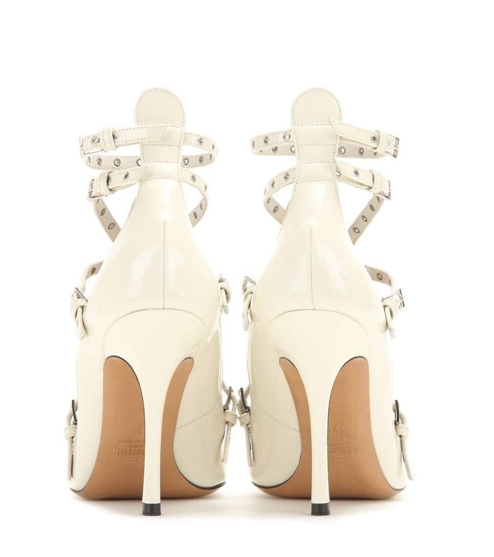 Valentino Off White Cream Nude Patent Leather Strappy Heels Sandals in Box  In New Condition In Chicago, IL