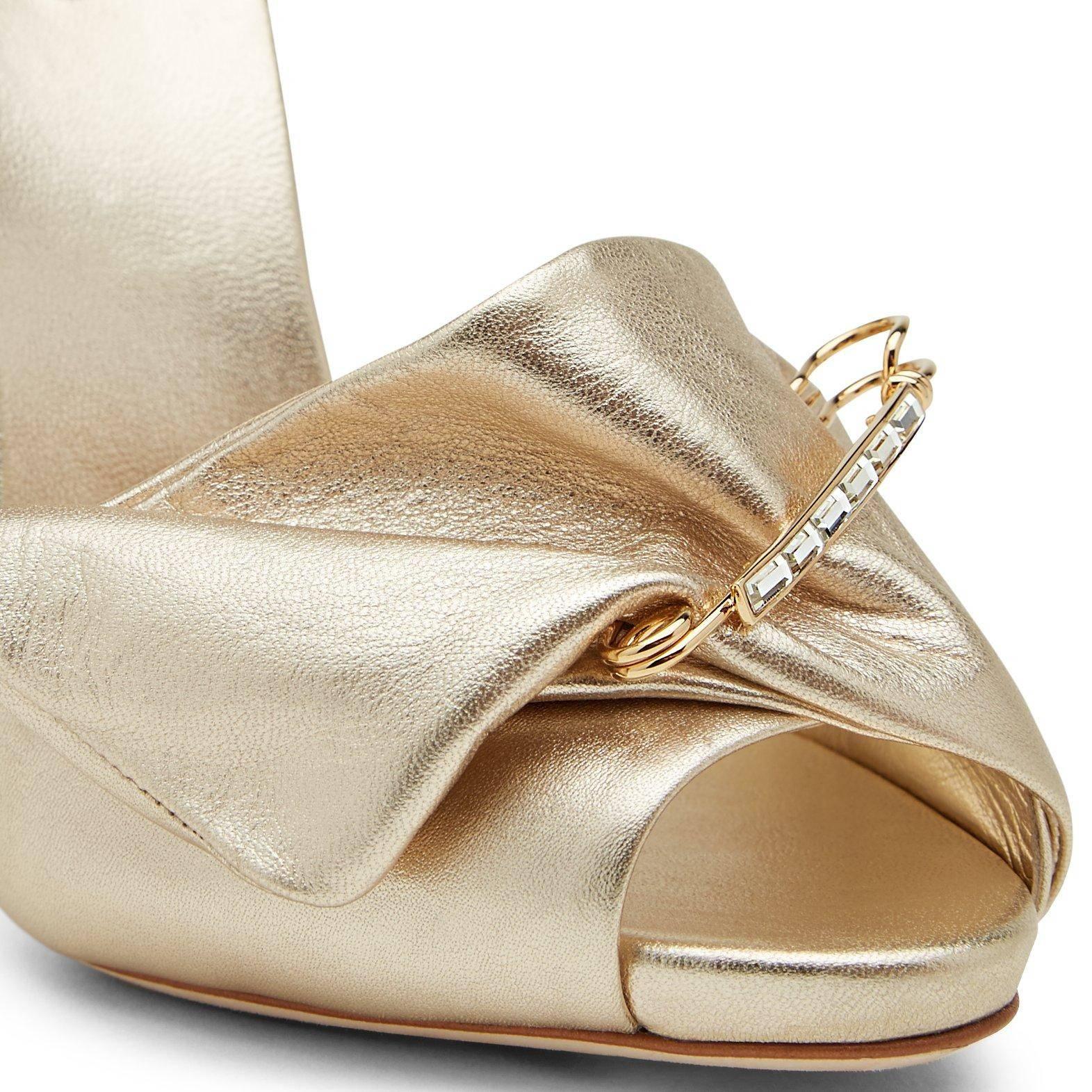 Giuseppe Zanotti New Gold Leather Bow Crystal Brooch Evening Sandals Heels Box  

Size IT 36
Leather
Crystal
Gold metal hardware
Made in Italy
Heel height 4.75" (120mm)
Includes original Giuseppe Zanotti box