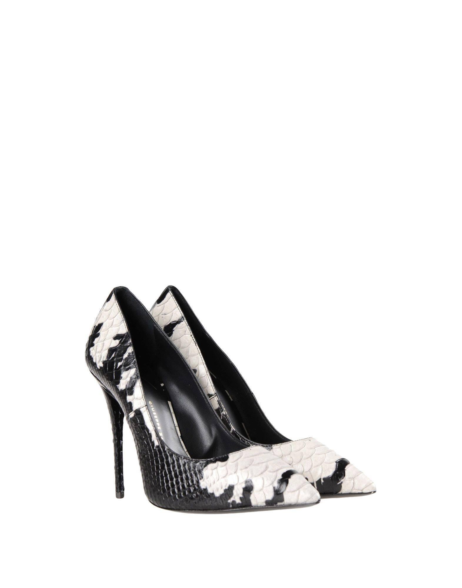 CURATOR'S NOTES

LAST PAIR! Giuseppe Zanotti New Black White Two Tone Snake Effect Evening High Heels Pumps 

Size IT 36
Leather
Slip on
Made in Italy
Heel height 4.25"