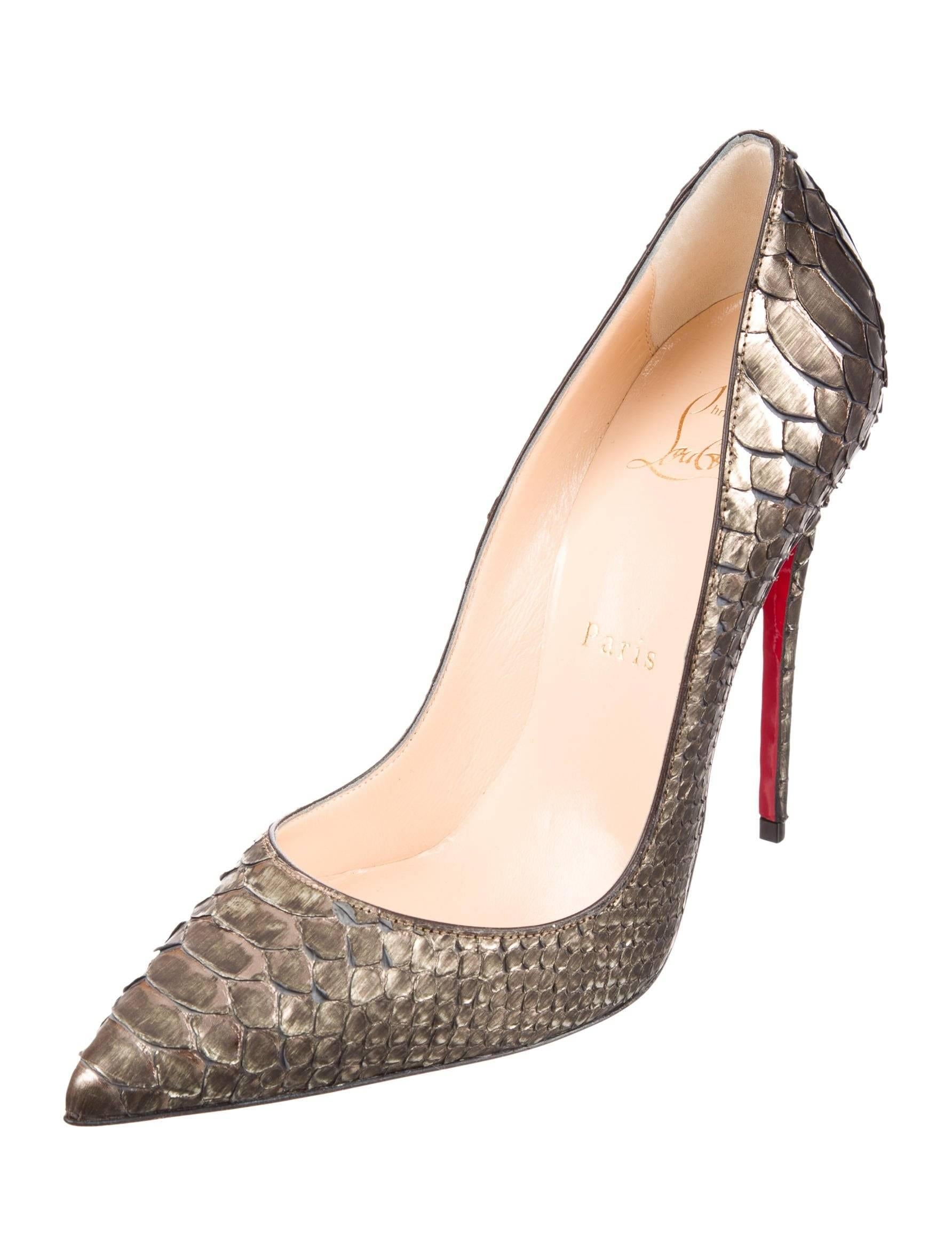 CURATOR'S NOTES

Christian Louboutin New Sold Out Python Snakeskin So Kate High Heels Pumps in Box  

Size IT 37
Python snakesking
Slip on
Made in Italy
Heel height 4.75" (120mm)
Includes original Christian Louboutin dust bag and box 