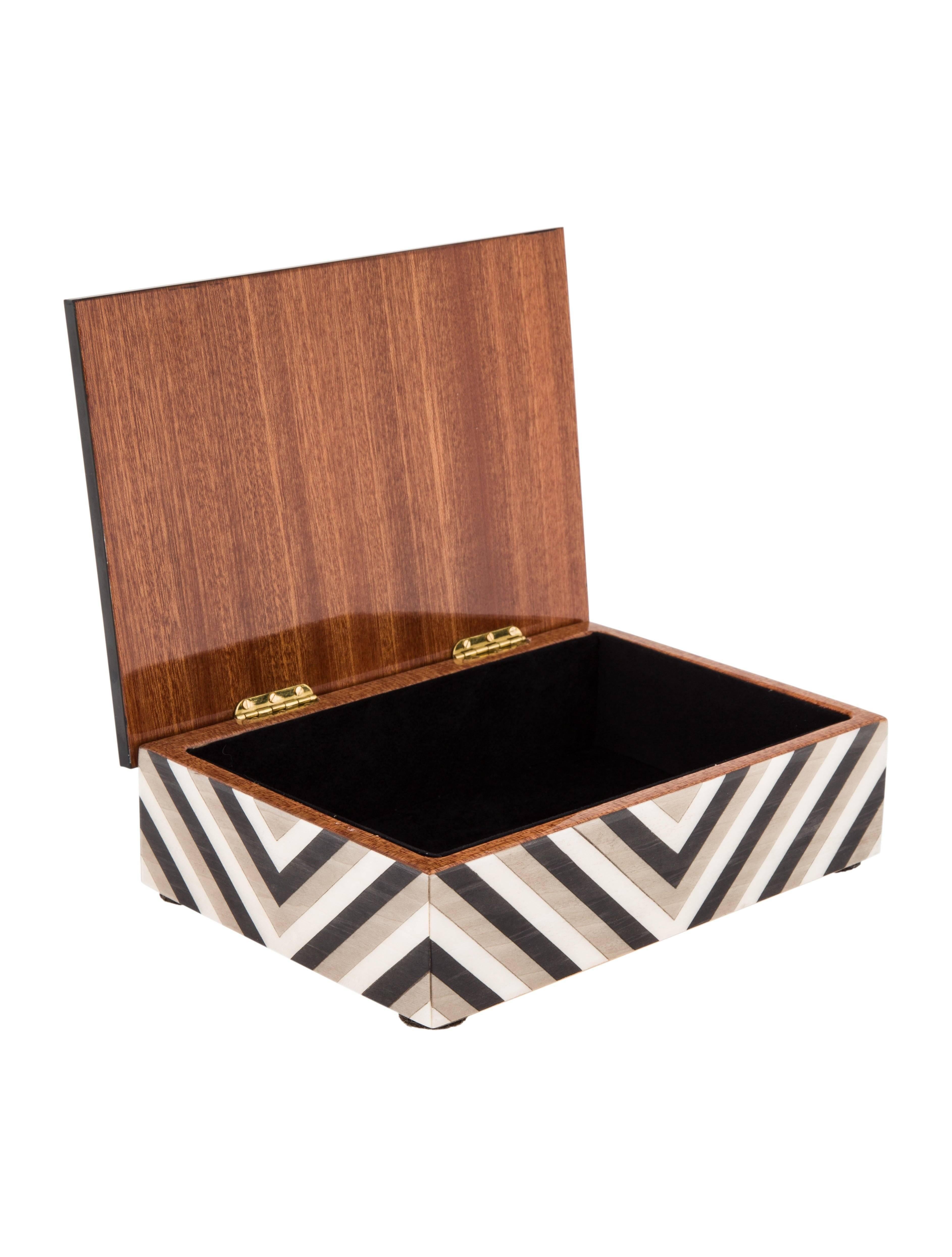 CURATOR'S NOTES

Dior Wood Veneer Black Brown Home Decorative Jewelry Vanity Cigar Table Desk Box  

Wood
Veneer
Lined interior 
Flip top
Gold tone hinges
Signed
Measures 5.25" W x 7.25" L x 2.25" D  