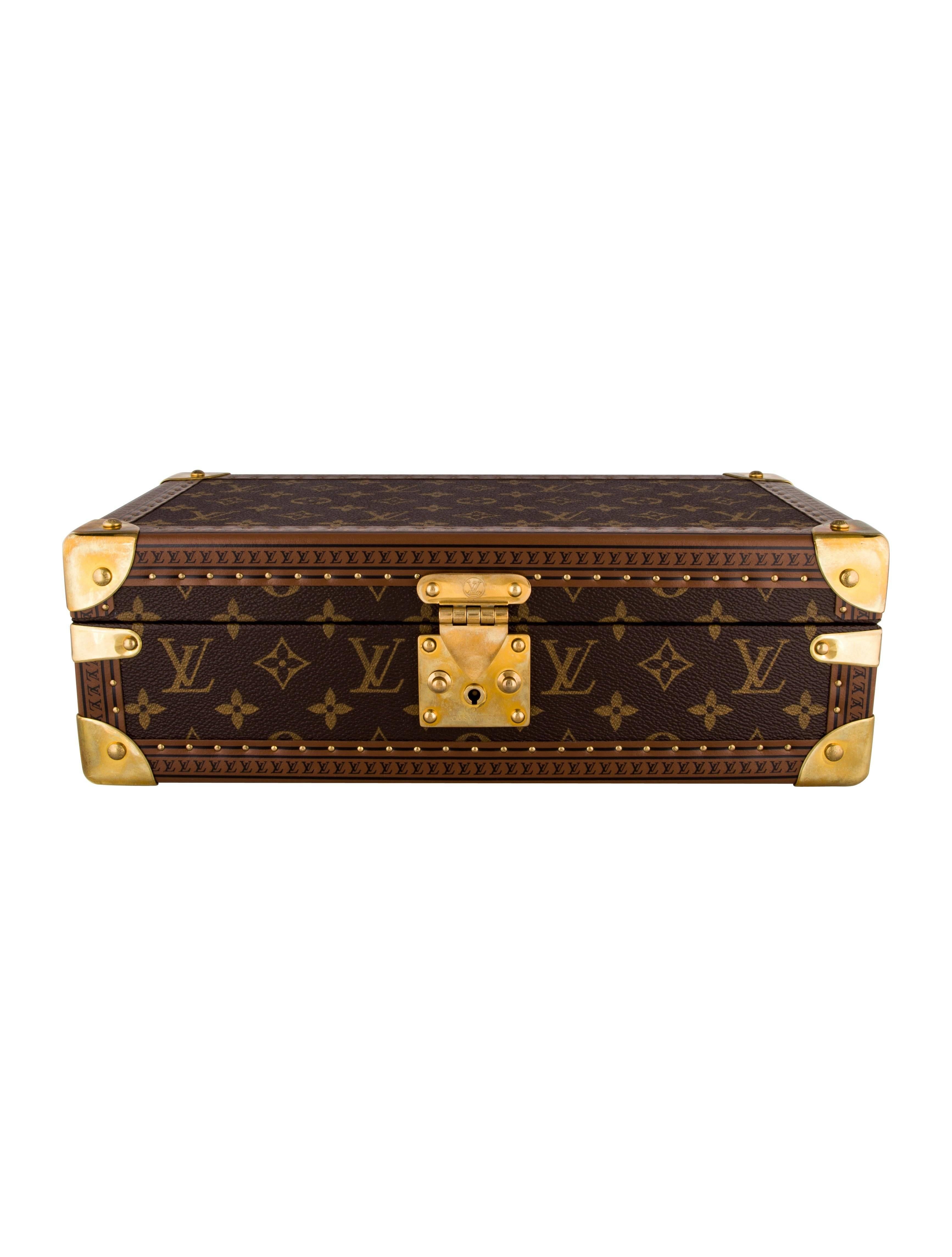 CURATOR'S NOTES

Louis Vuitton Monogram Men's Women's Watch Storage Travel Case with Keys
Monogram canvas
Leather trim
Gold tone brass hardware
Alcanta lining
S-lock closure 
Date code AS5029
Features removable tray and eight slots
Made in