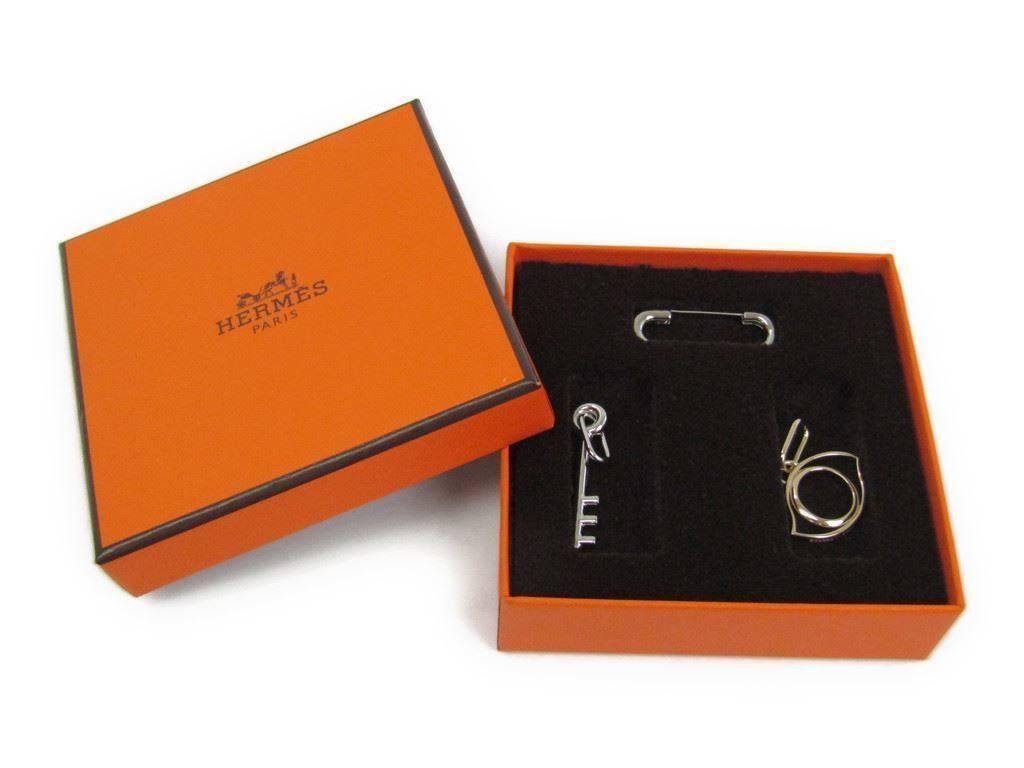 CURATOR'S NOTES

Hermes New Silver Gold Three Piece Safety Eye Key Charms Brooches Evening Men's Women's Lapel Set in Box  

Metal
Silver and gold tone
Pin back closure
Made in France
Includes original Hermes box