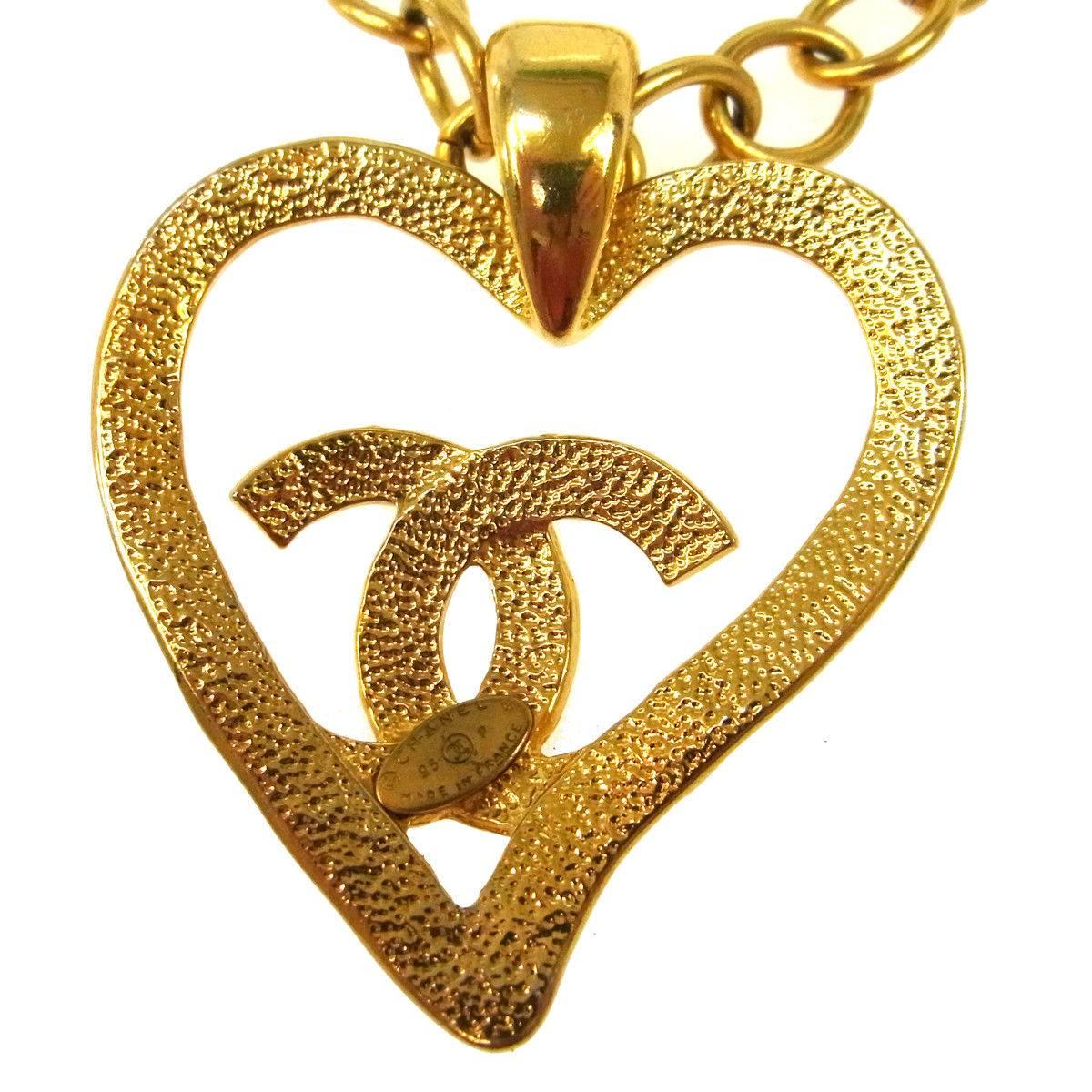 Women's Chanel Vintage Gold Large Medallion Charm Evening Dangle Long Necklace II