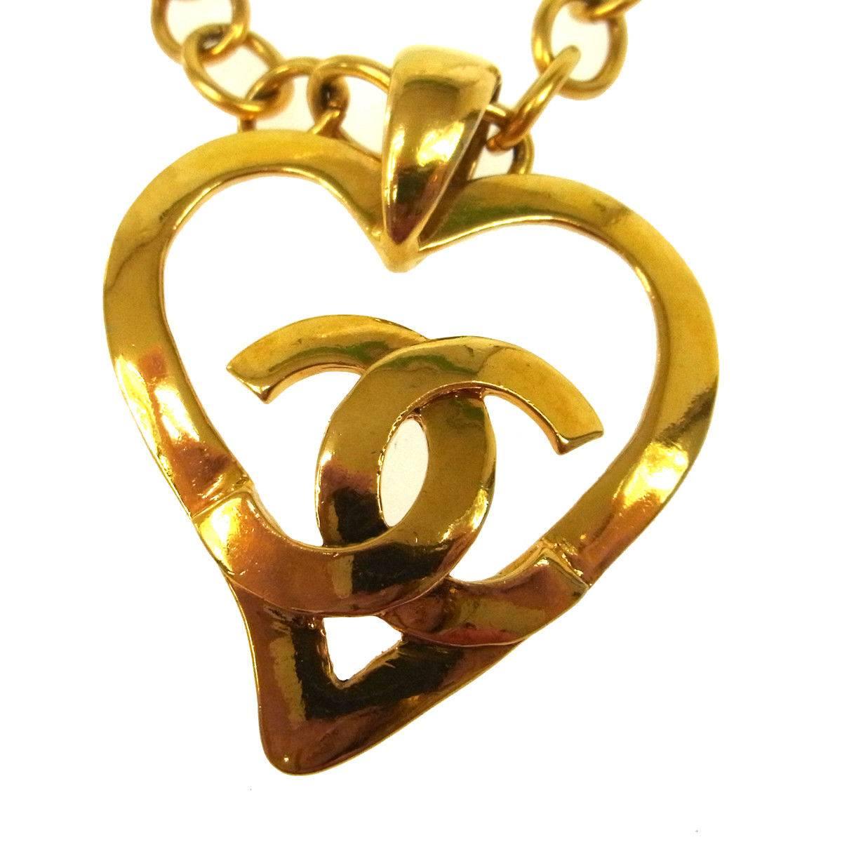 Chanel Vintage Gold Large Medallion Charm Evening Dangle Long Necklace II In Good Condition In Chicago, IL