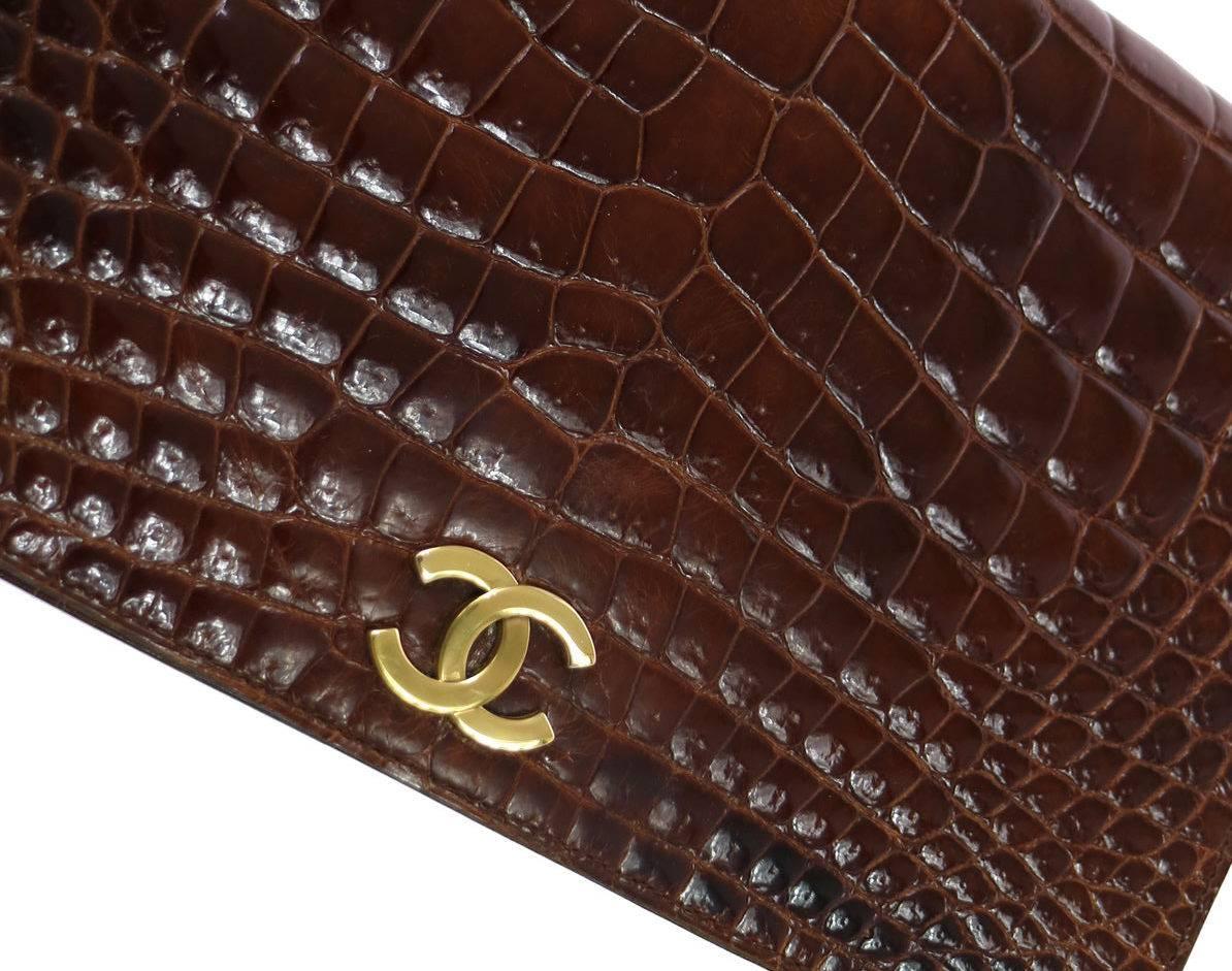 CURATOR'S NOTES

Chanel Rare Vintage Crocodile Cognac Gold Evening 2 in1 Clutch Flap Shoulder Bag 

Crocodile
Gold tone hardware
Leather lining
Snap magnetic closure
Made in France
Shoulder strap drop 14"
Measures 9" W x 6" H x