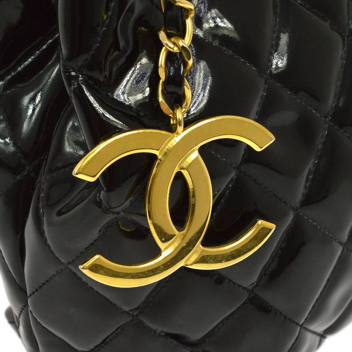 CURATOR'S NOTES

Chanel Black Quilted Patent Leather Gold Charm Carryall Evening Shoulder Bag  

Patent leather
Gold tone hardware
Zipper closure
Made in Italy
Date code 1344987
Shoulder strap drop 16"
Measures 11.5" W x 8" H x