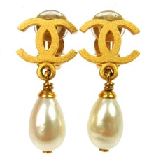 Vintage Chanel Gold Charm Pearl Dangle Drop Evening Earrings