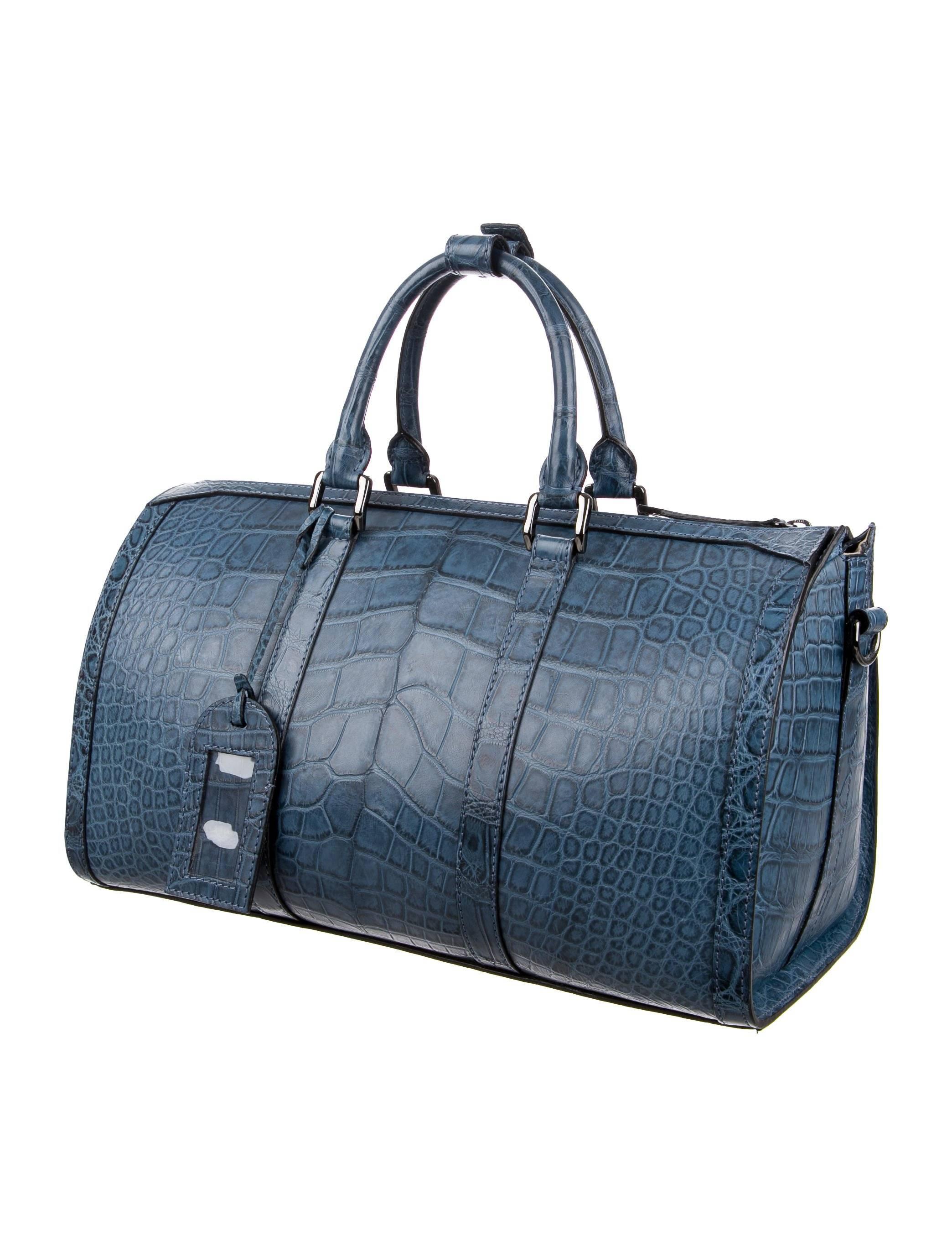 Burberry Limited Edition Blue Alligator Men's Women's Travel Weekender Large Duffle Bag 

Original purchase price $36,995
Alligator
Silver tone hardware
Zipper closure
Suede lining
Made in Italy
Removable shoulder strap drop 24"
Measures