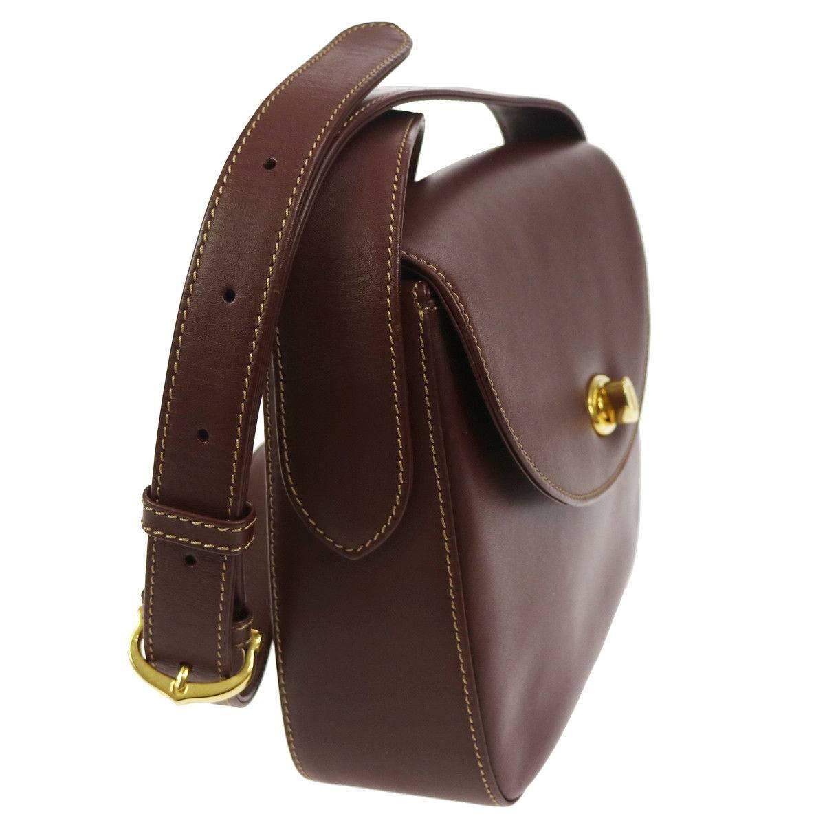 CURATOR'S NOTES

Cartier Bordeaux Leather Gold Saddle Flap Shoulder Crossbody Bag 

Leather
Gold tone hardware
Turn lock closure 
Satin lining 
Made in Italy
Adjustable shoulder strap drop 16-18"
Measures 9.25" W x 6.75" H x 2.5"