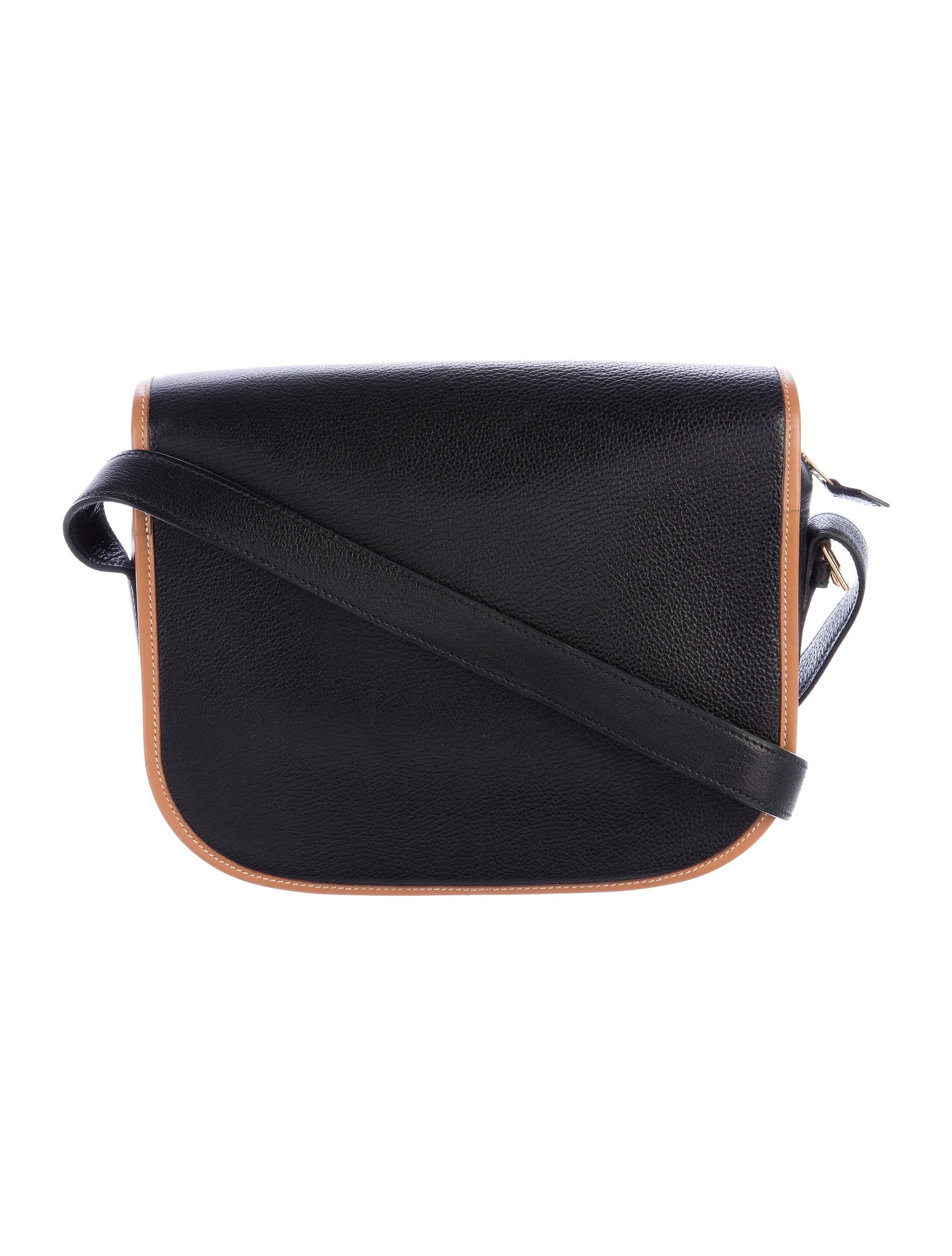 Hermes Black Leather Tan Trim Gold Saddle Shoulder Flap Bag In Excellent Condition In Chicago, IL