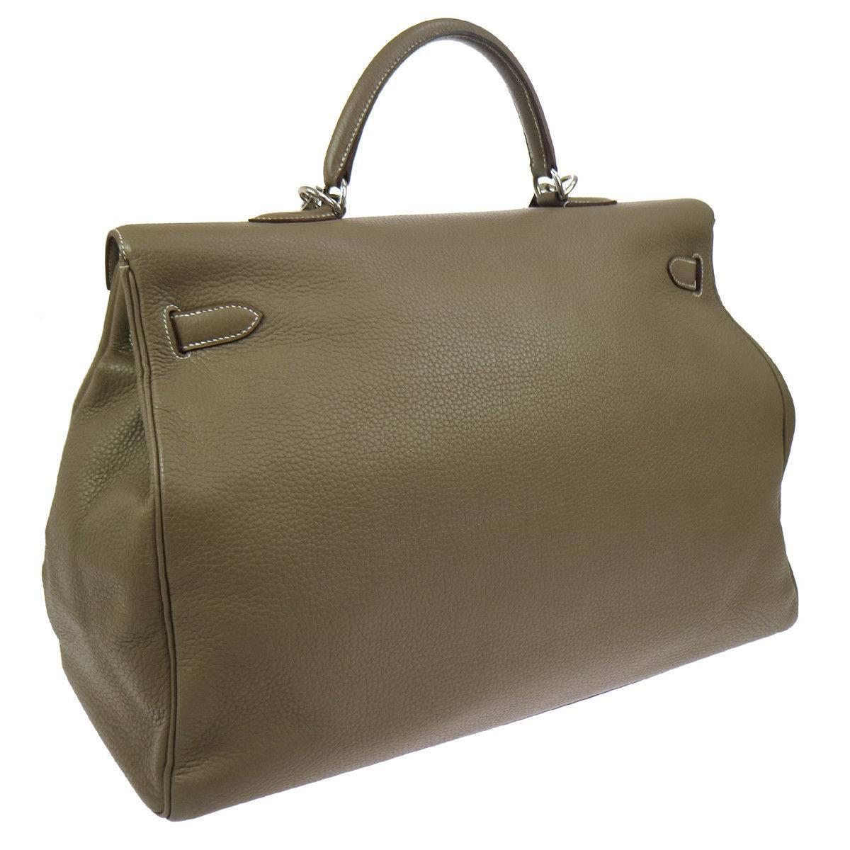 NOTAS DEL COMISARIO

Hermes Kelly 50 Bolsa de viaje para hombre con asa superior Satchel Tote Bandolera  

Cuero Clemence
Herrajes de paladio
Código de fecha Cuadrado M
Fabricado en Francia
Caída del asa 4
La correa para el hombro extraíble tiene