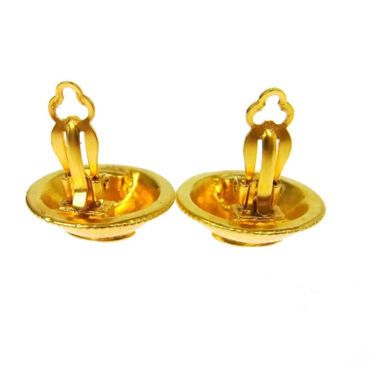 Chanel Gold Stud Evening Earrings 

Metal
Gold tone hardware
Clip on closure
Made in France
Diameter 1"