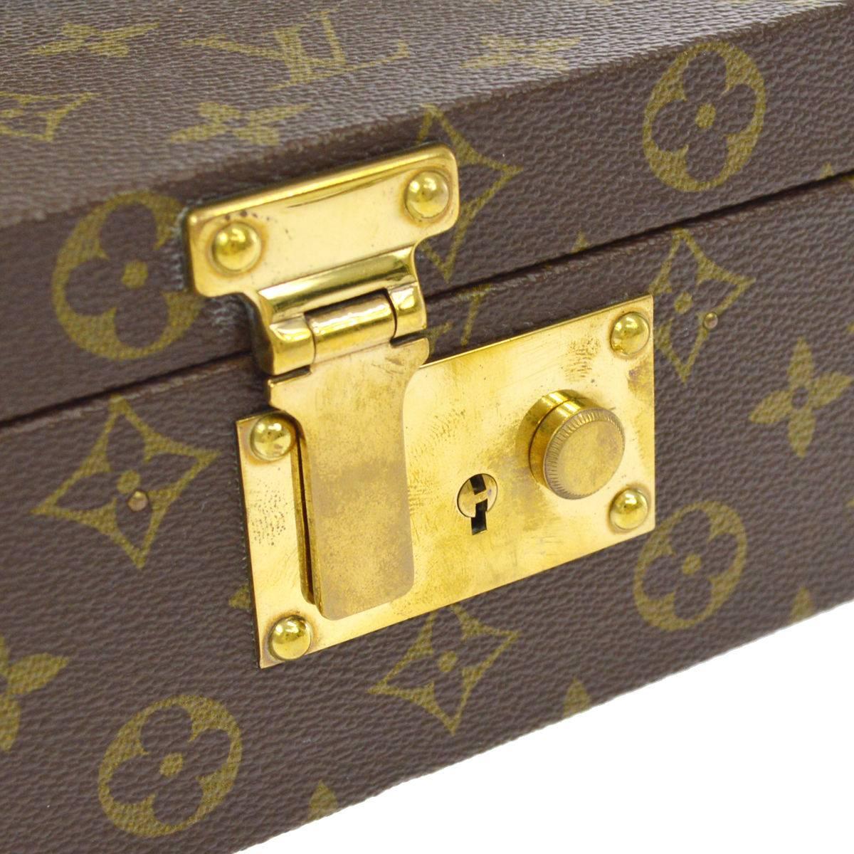 Louis Vuitton Monogram Canvas Men's Women's Jewelry Evening Travel Top Handle Storage Bag Case With Keys 

Monogram canvas
Leather
Leather lining
Handle drop 2"
Measures 8.75" W x 3.5" H x 5.5" D  
Includes original Louis Vuitton