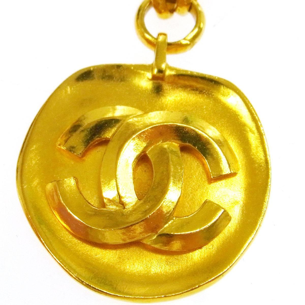 CURATOR'S NOTES

Chanel Gold Charm Chain Link Drape Drop Evening Necklace 

Metal
Gold tone
Hook closure
Made in France
Charm diameter 1.5"
Chain length 25.5"