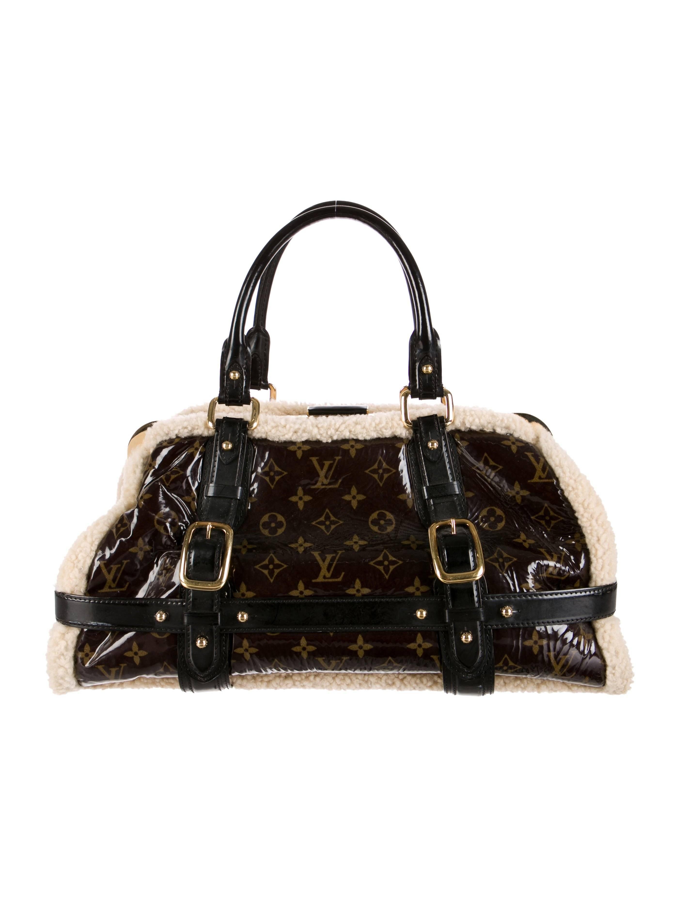 Louis Vuitton Limited Edition Monogram Evening Fur Top Handle Satchel Bag 

Patent leather
Shearling fur
Gold tone hardware
Date code present
Made in Italy
Top handle drop 6"
Measures 17.5" W x 10" H x 7" D  
Includes original