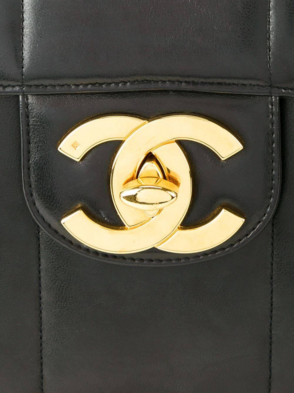 Chanel Black Lambskin GHW Jumbo Stripe Shoulder Flap Bag In Good Condition In Chicago, IL