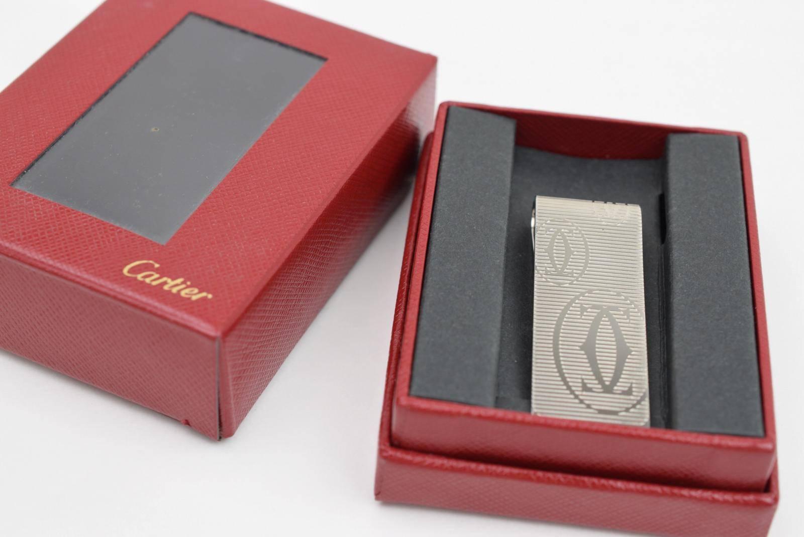  Pince à billets pour hommes Cartier en métal argenté texturé dans une boîte Pour hommes 