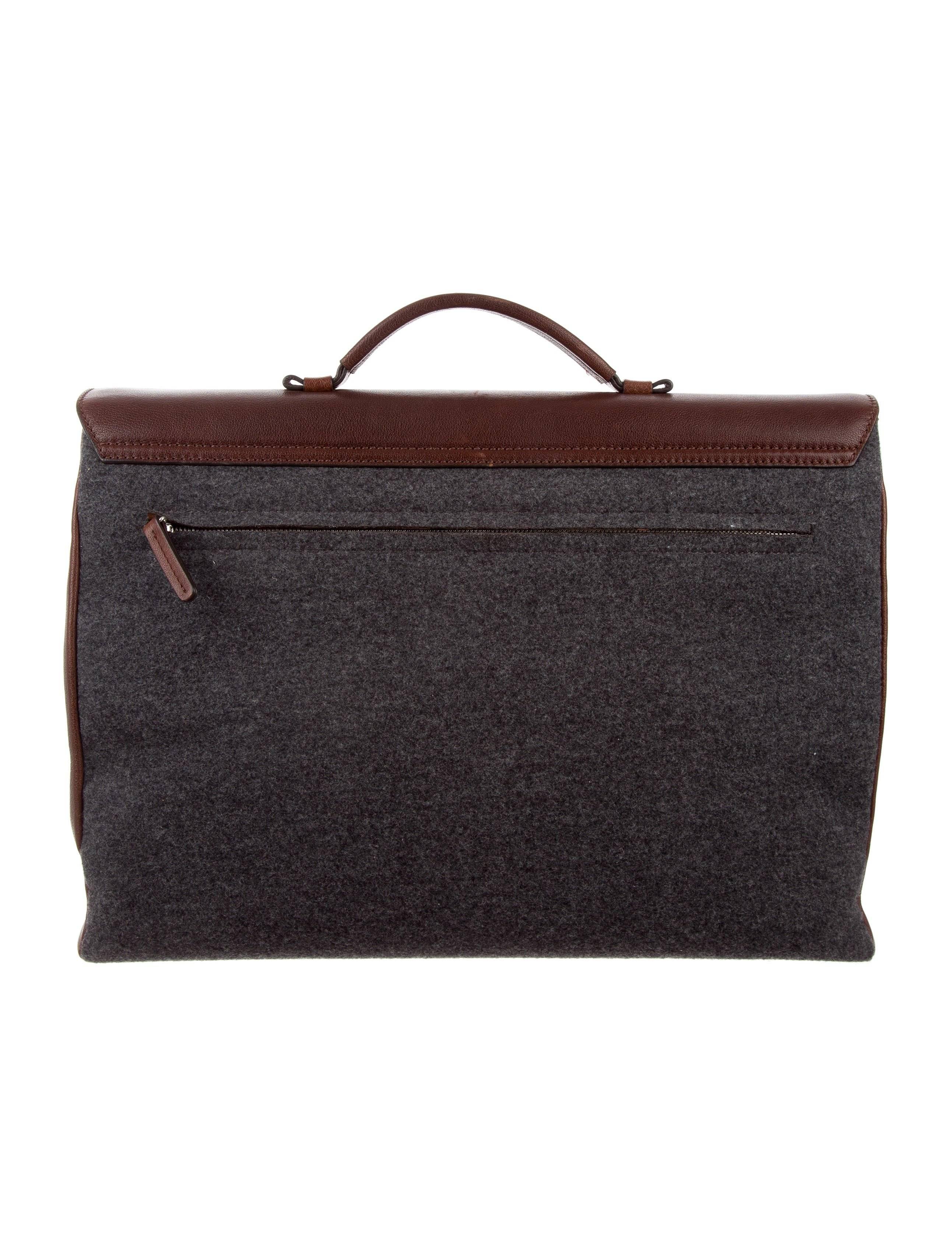 CURATOR'S NOTES

Brunello Cucinelli New Leather Cognac Wool Men's Travel Business BriefCase Tote Bag

Original purchase price $4,295
Leather
Wool
Canvas lining
Push lock closure
Made in Italy
Handle drop 2"
Measures 16.5" W x 13" H x