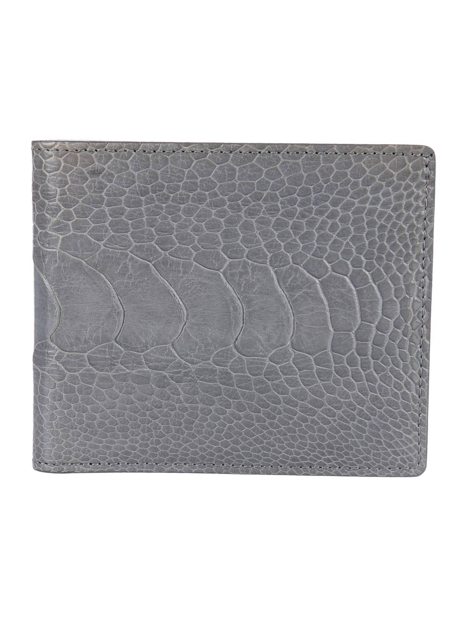 CURATOR'S NOTES

Tom Ford New Gray Exotic Skin Men's Bifold Wallet in Storage Bag

Ostrich leg 
Fold over closure
Made in Italy 
Measures 4.25" W x 3.5" H
Includes original Tom Ford dust bag 
