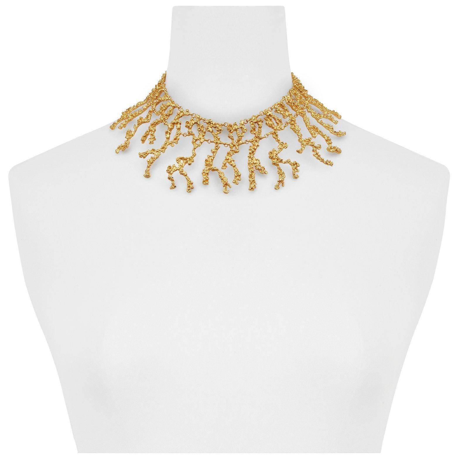 Giuseppe Zanotti NEW Textured Gold Pendant Evening Charm Choker Necklace in Box

Metal
Gold tone
Lobster claw closure
Made In Italy
Total length 15