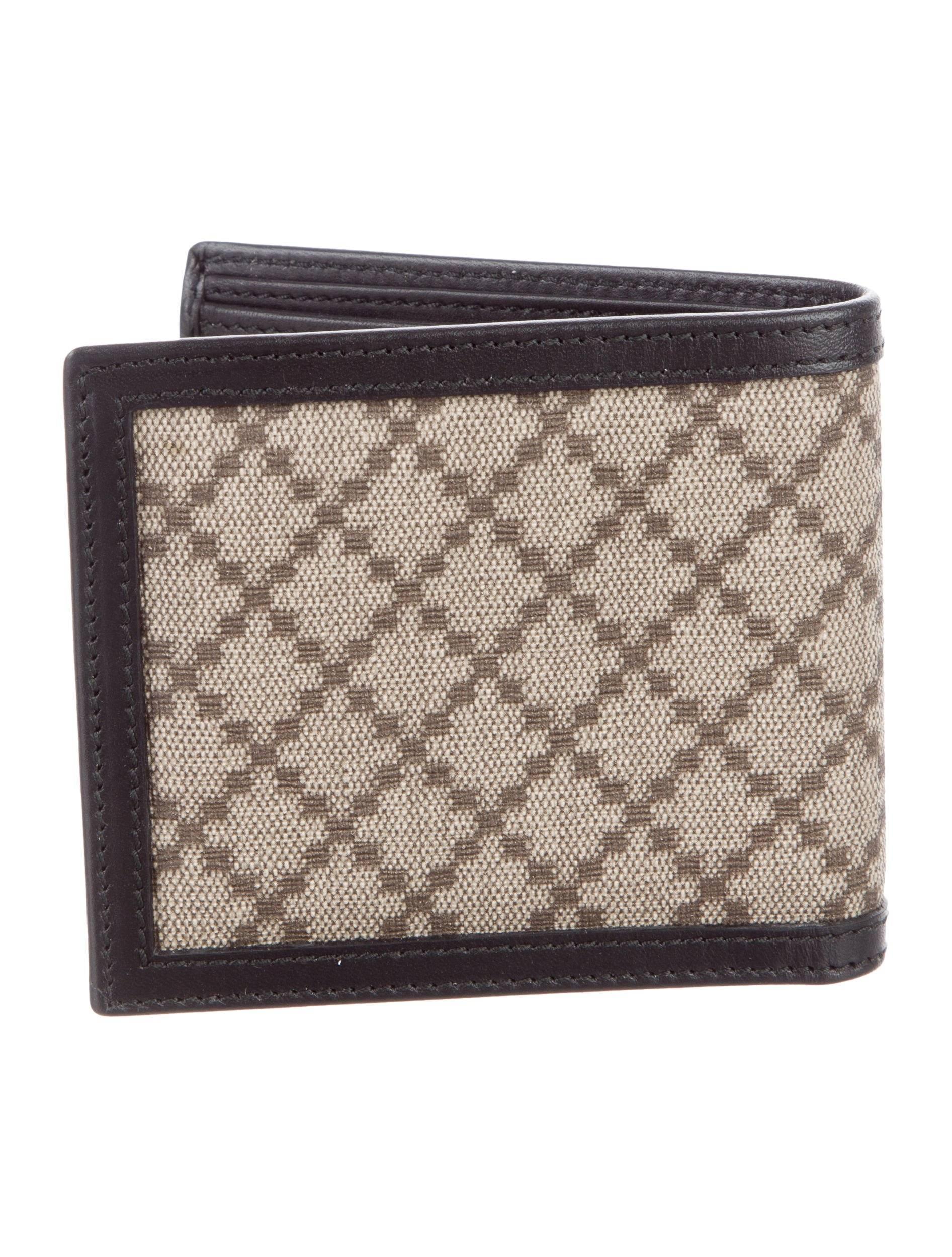 Gucci New Monogram Canvas Leather Men's Bifold Suit Wallet in Box

Canvas
Leather
Made in Italy
Features bill compartments and size card slots
Measures 4" W x 3.75" H x 0.75" D
Includes original Gucci box