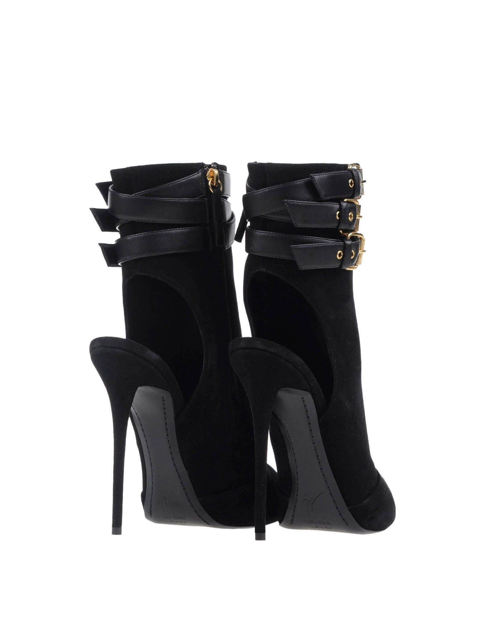 Giuseppe Zanotti New Black Suede Leather Buckle Ankle Boots Booties in Box In New Condition In Chicago, IL