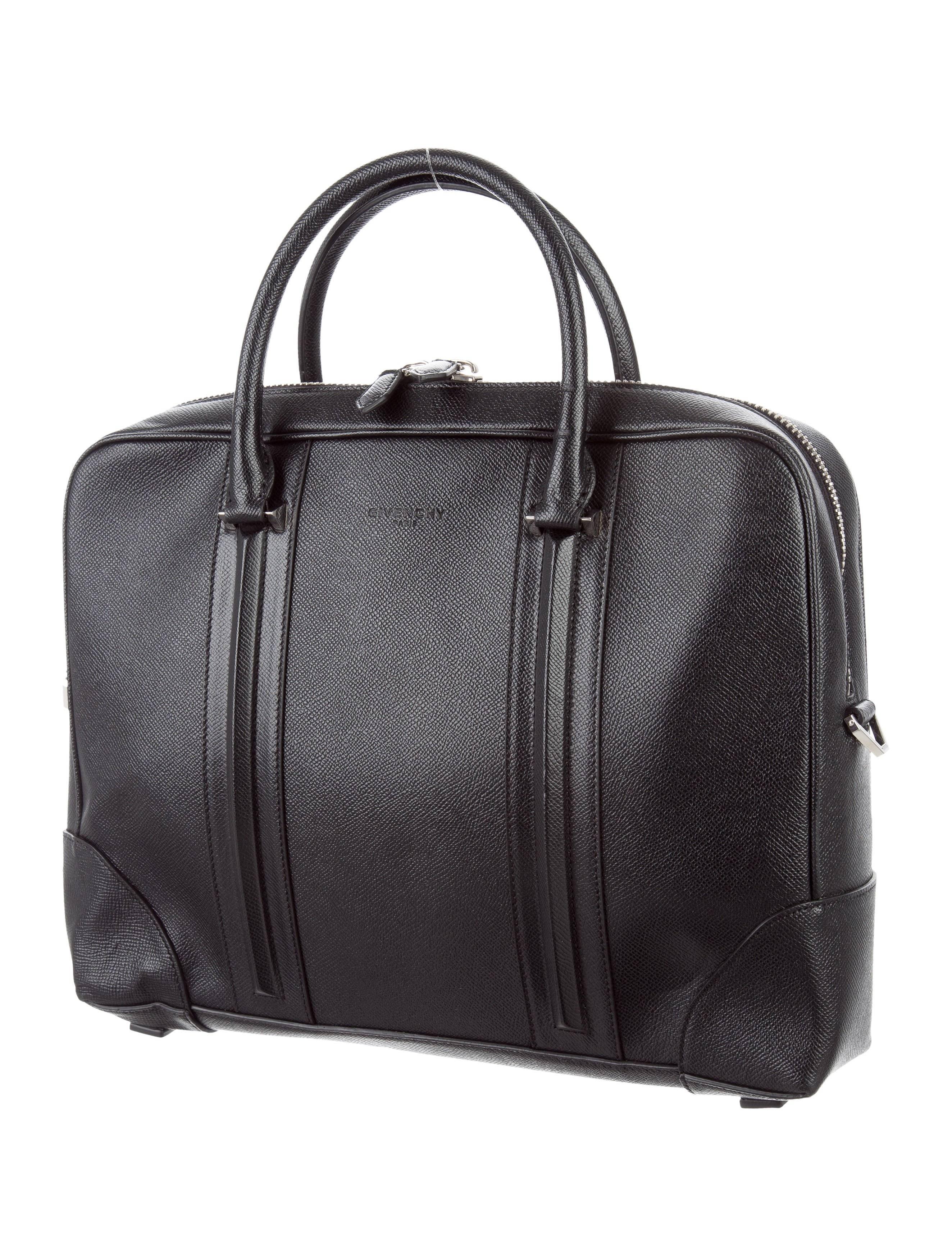 Givenchy New Black Leather Men's Business Travel Briefcase Tote Shoulder Bag

Leather
Silver tone hardware
Zipper closure
Woven lining
Made in Italy
Handle drop 3.5