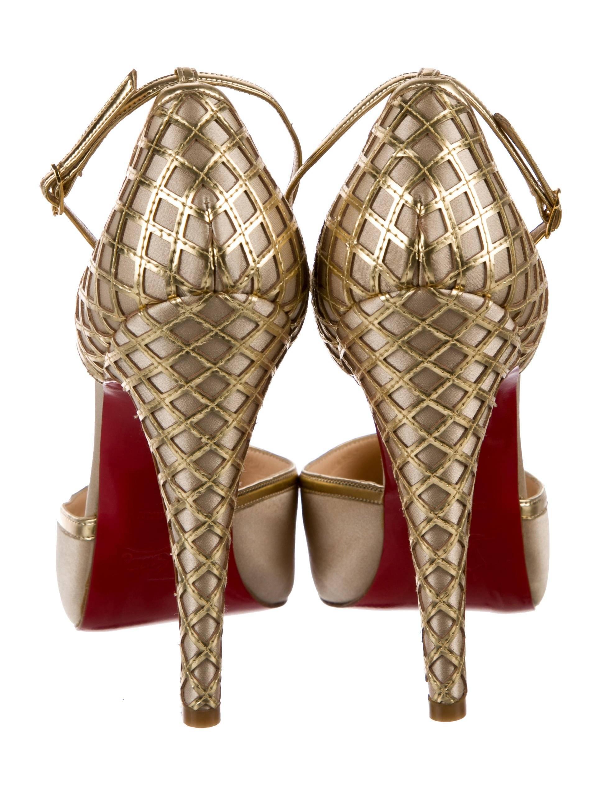 Christian Louboutin New Gold Textured Evening Sandal Pumps Heels In New Condition In Chicago, IL